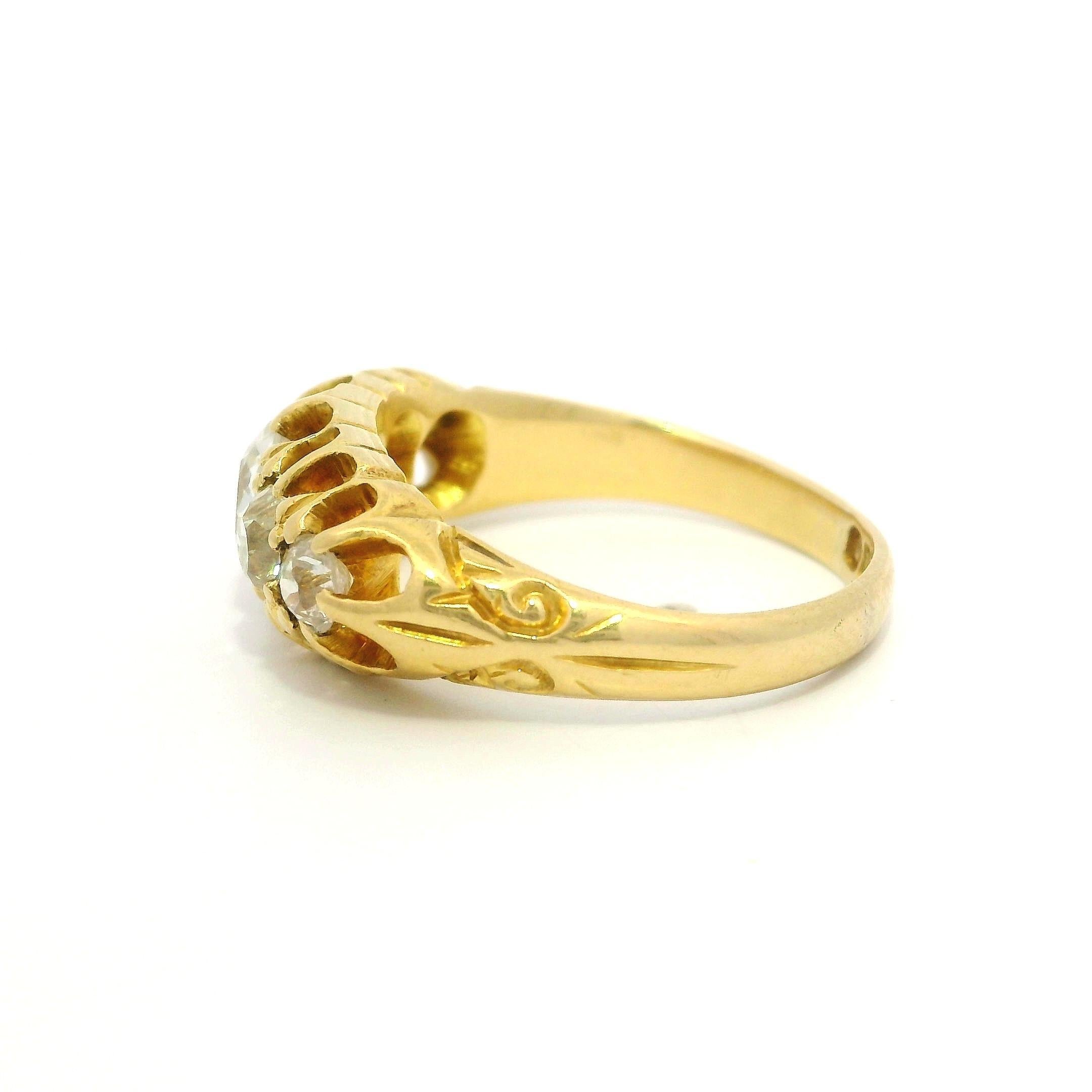 Antique English 18k Gold 1.4ct Chunky Old Mine Cut Diamond 5 Stone Band Ring en venta 8