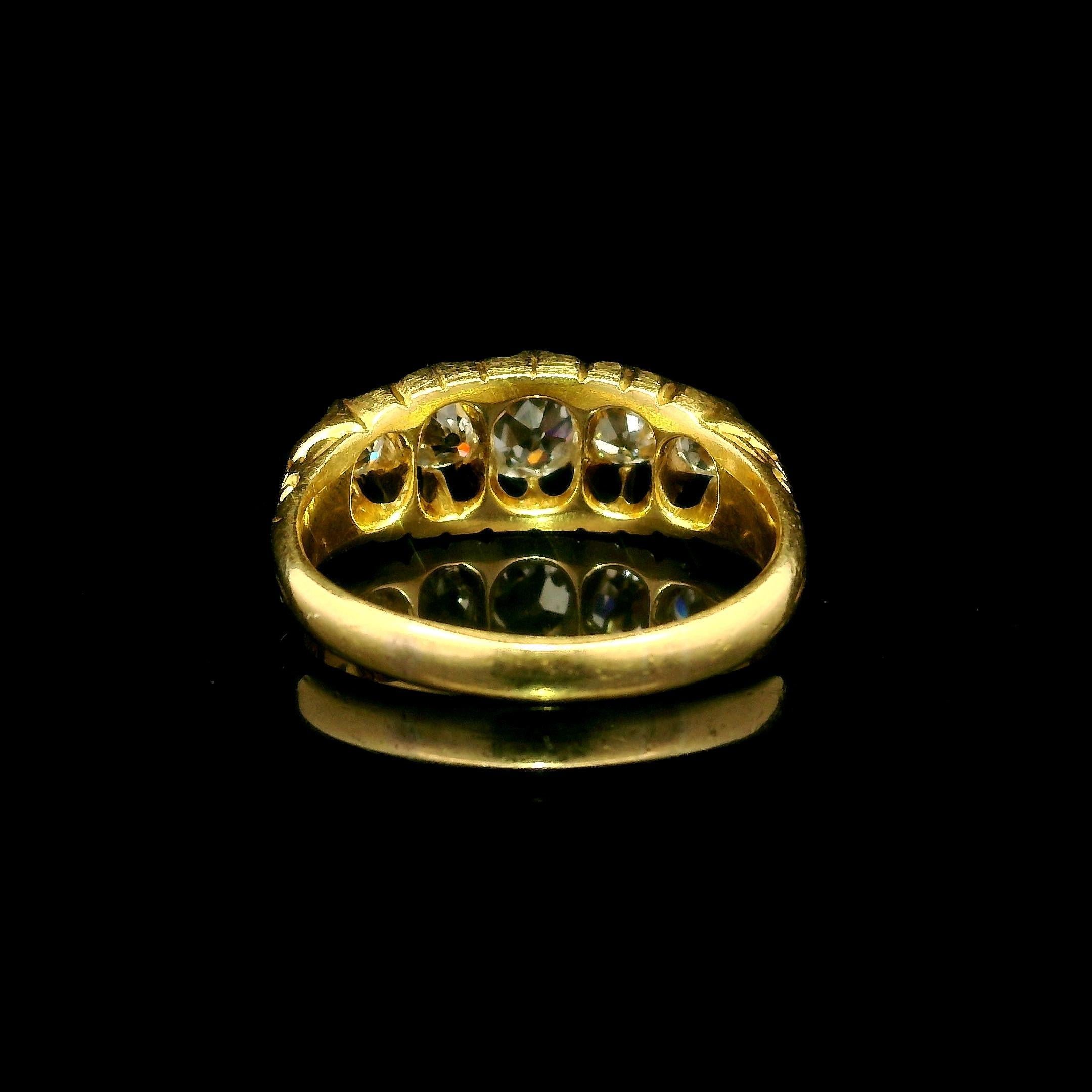 Antique English 18k Gold 1.4ct Chunky Old Mine Cut Diamond 5 Stone Band Ring en venta 3