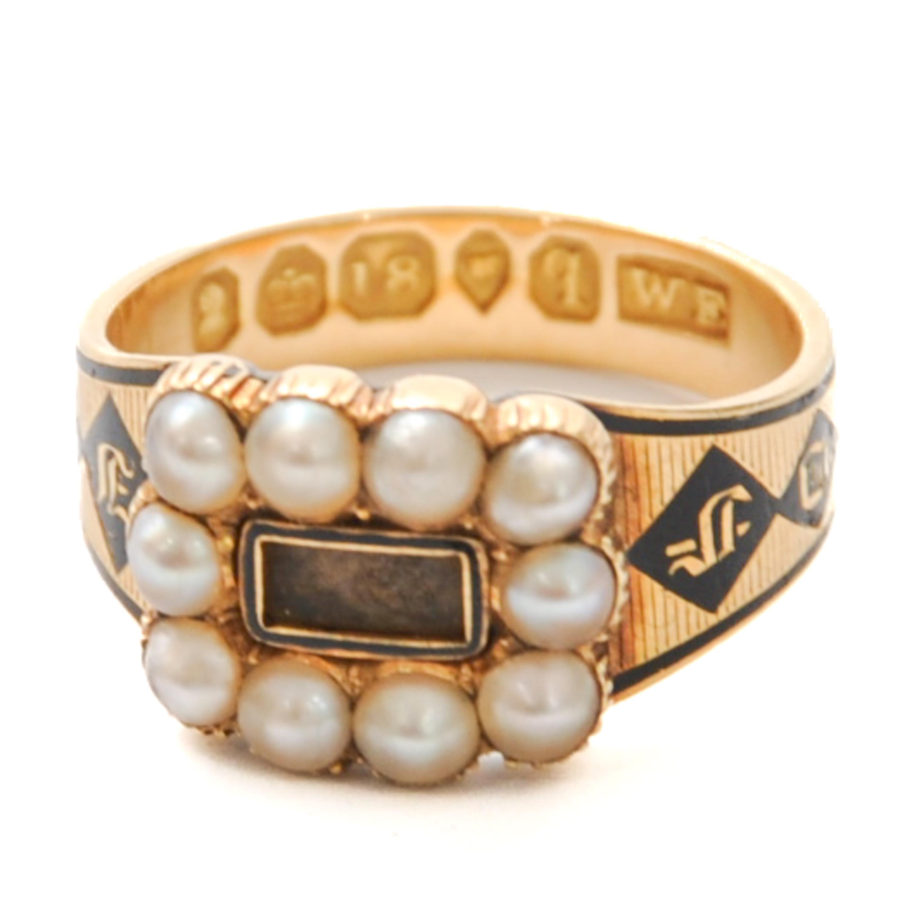 Antique 1831 English 18K Gold Memorial Ring with Pearls and Black Enamel For Sale 1