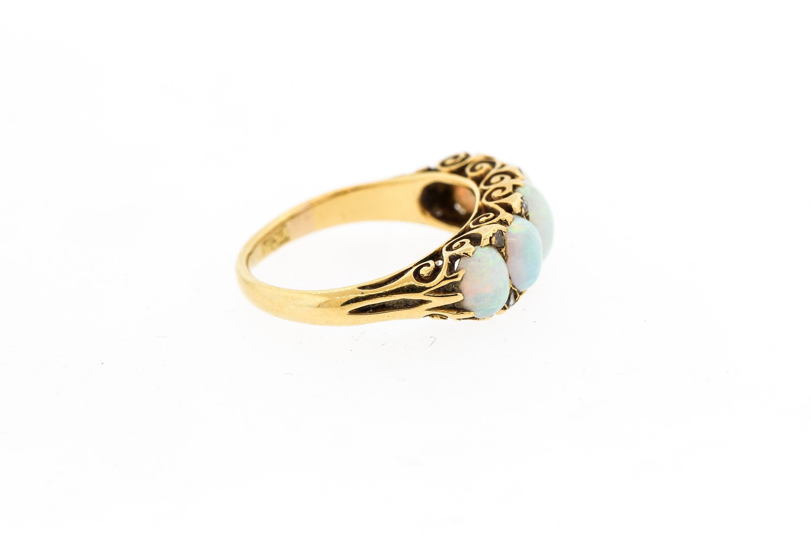 Antique English 18 Karat Yellow Gold Opal Five-Stone Ring For Sale 1