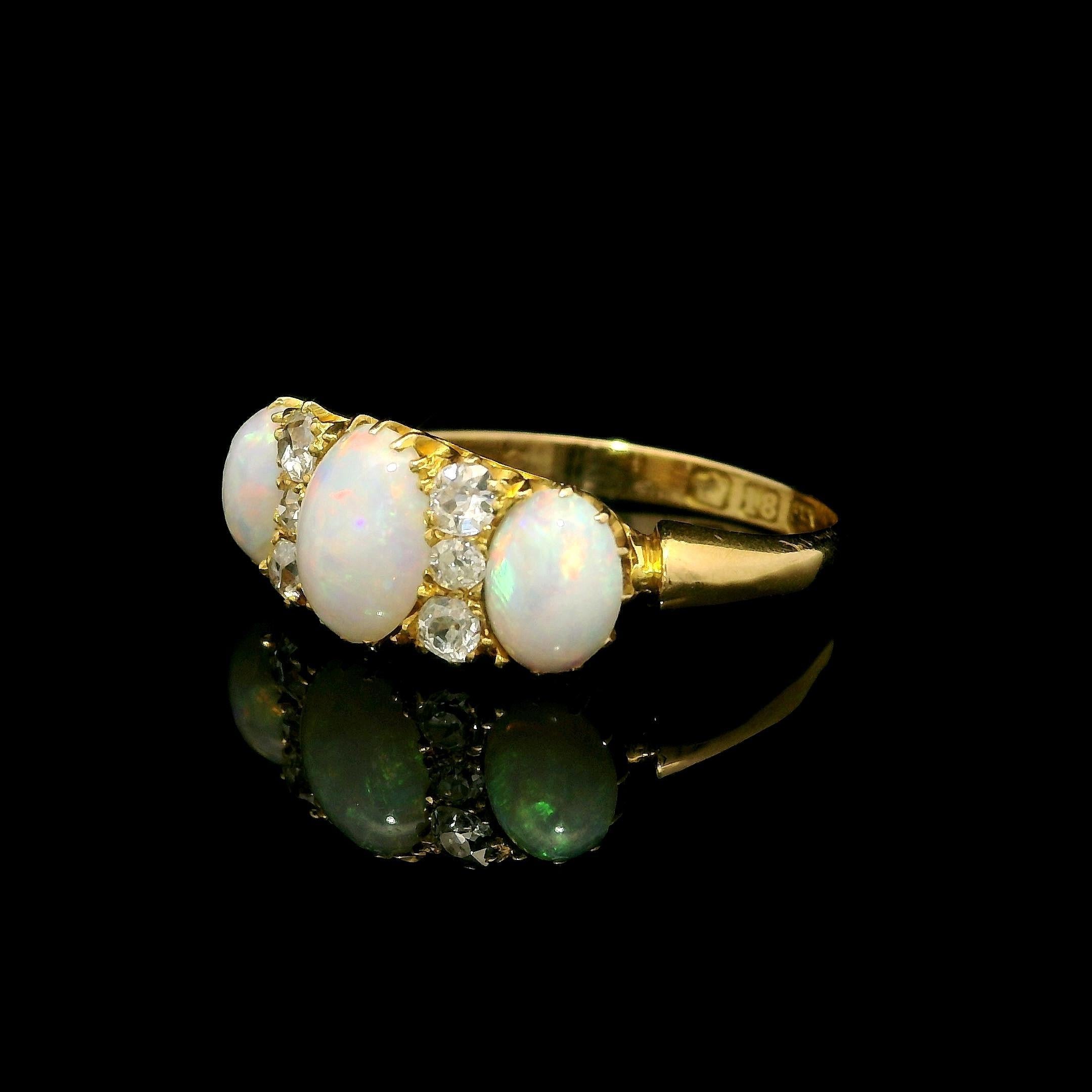 Anillo inglés antiguo de oro amarillo de 18k con diamantes talla antigua de ópalo ovalado en venta 10