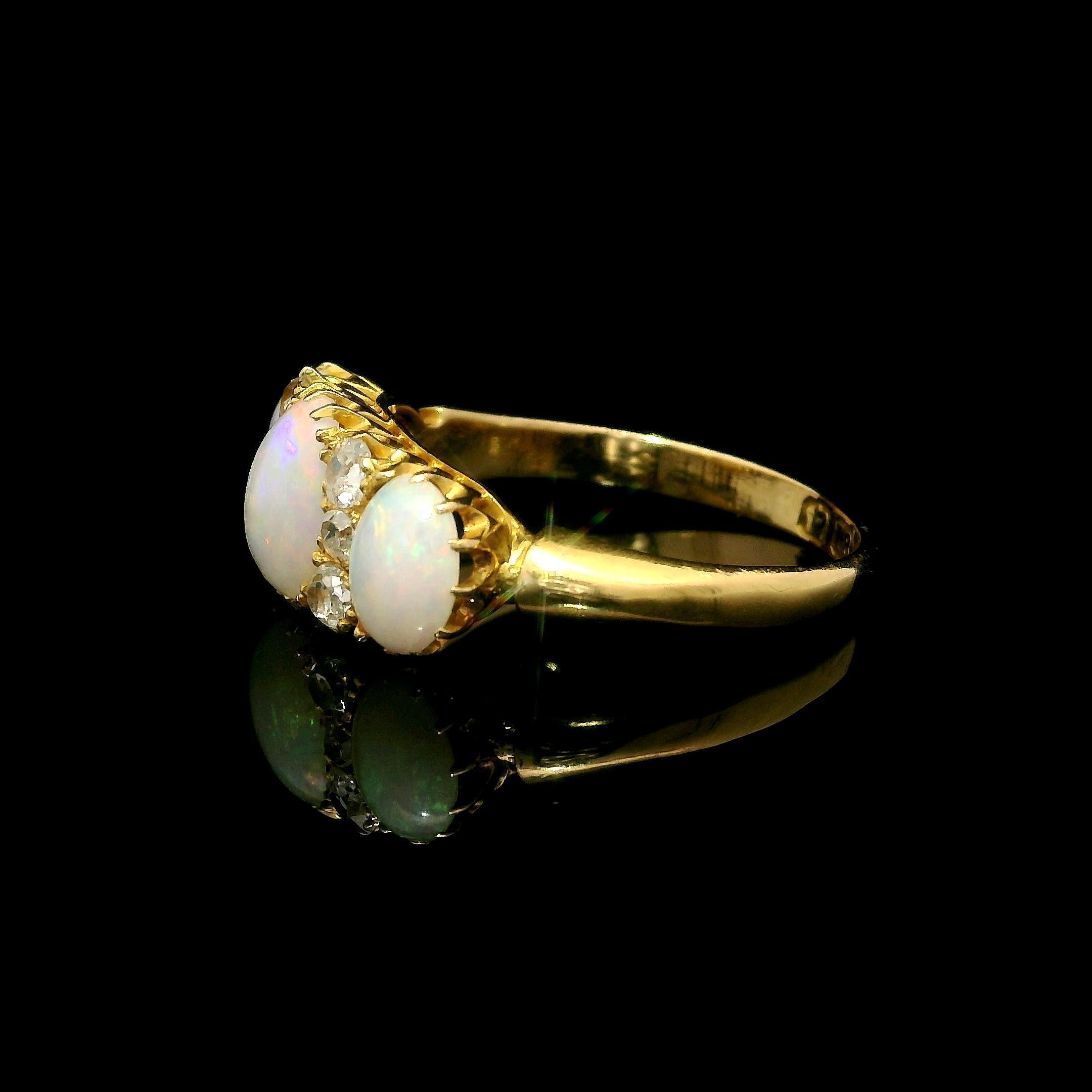 Anillo inglés antiguo de oro amarillo de 18k con diamantes talla antigua de ópalo ovalado en venta 11