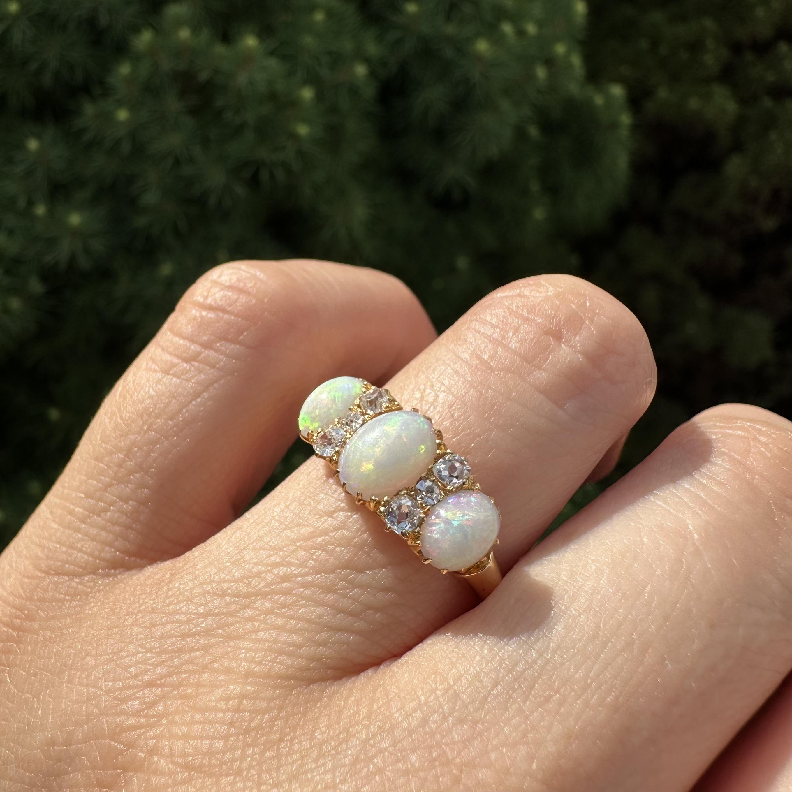 Anillo inglés antiguo de oro amarillo de 18k con diamantes talla antigua de ópalo ovalado en venta 13