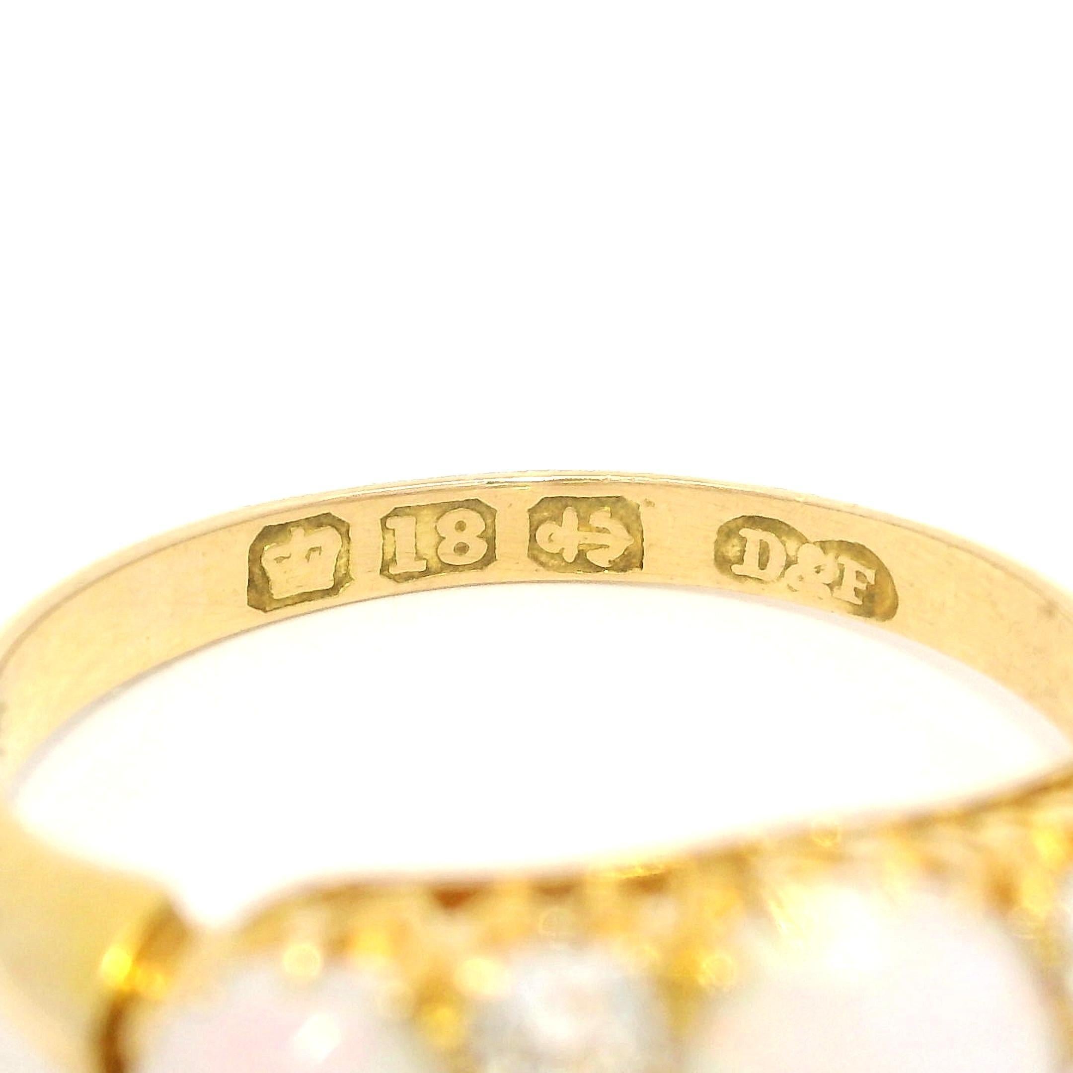 De las mujeres Anillo inglés antiguo de oro amarillo de 18k con diamantes talla antigua de ópalo ovalado en venta