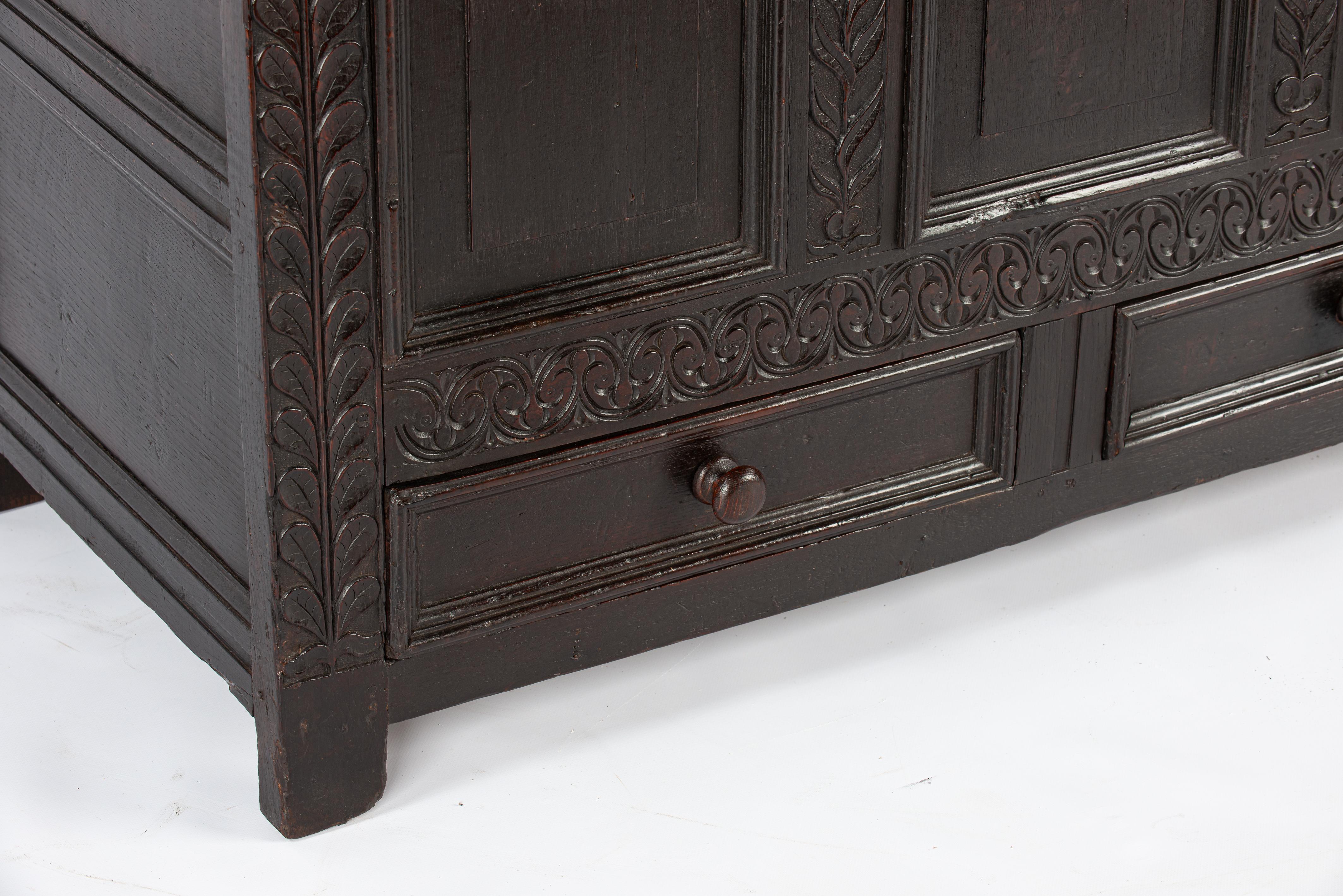 Antique english 18th century blacked or dark brown solid oak carved chest  trunk For Sale 12