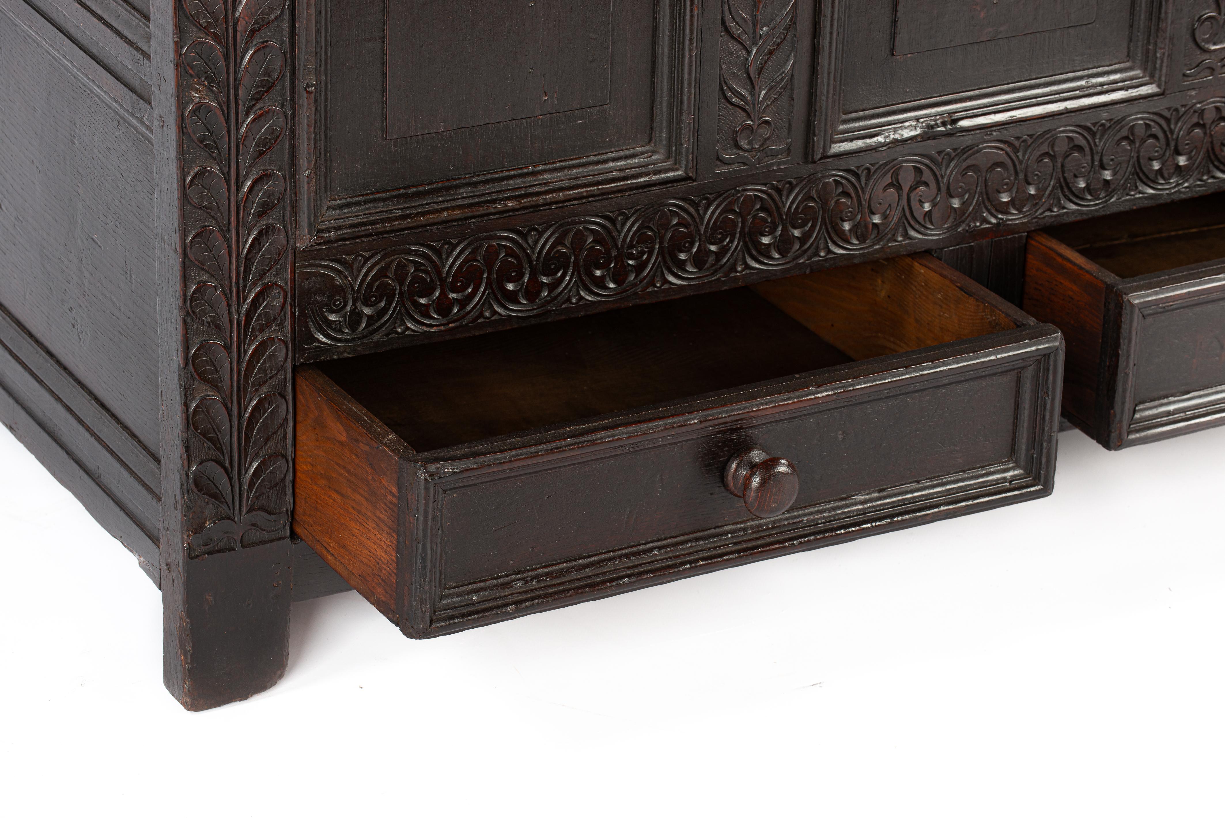 Antique english 18th century blacked or dark brown solid oak carved chest  trunk For Sale 13