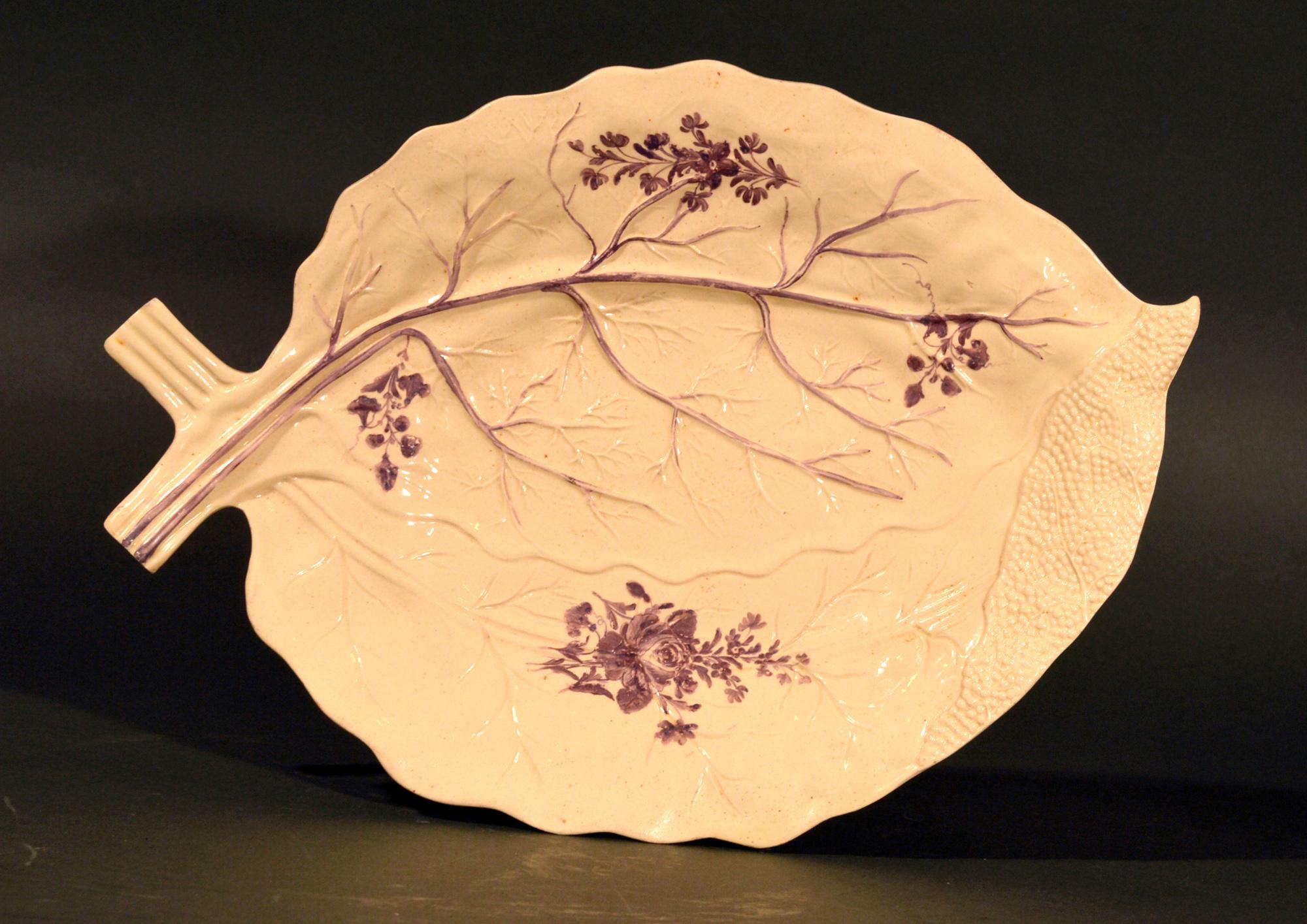 Georgian Antique English 18th-century Derbyshire Creamware Large Leaf Dish For Sale