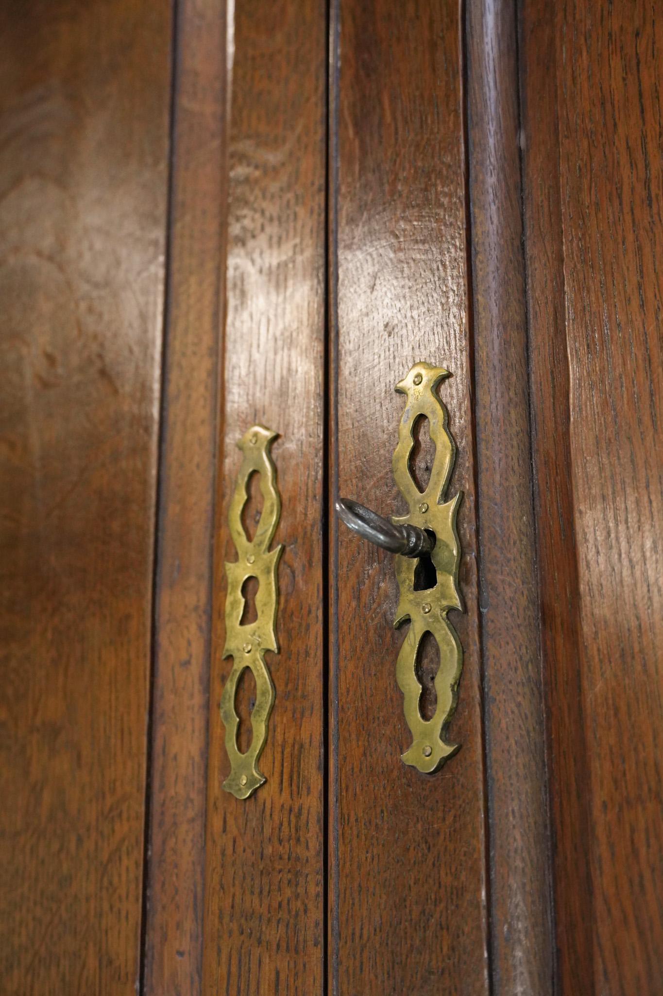 Antica scrivania/libreria inglese del XVIII secolo con un bellissimo interno in vendita 6