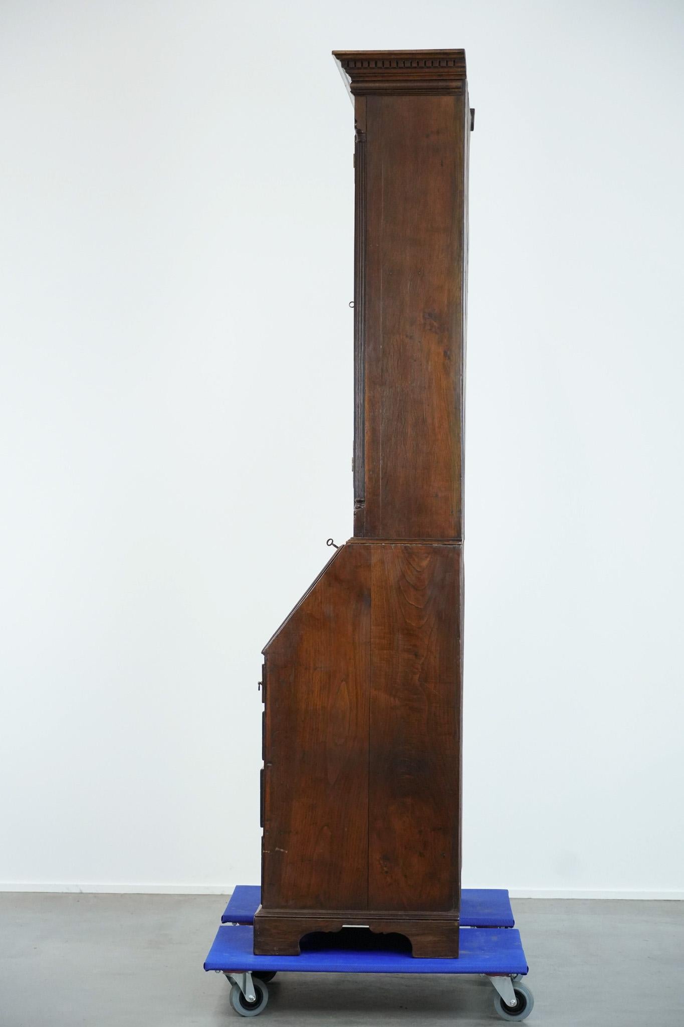 Antica scrivania/libreria inglese del XVIII secolo con un bellissimo interno In condizioni buone in vendita a Harderwijk, NL