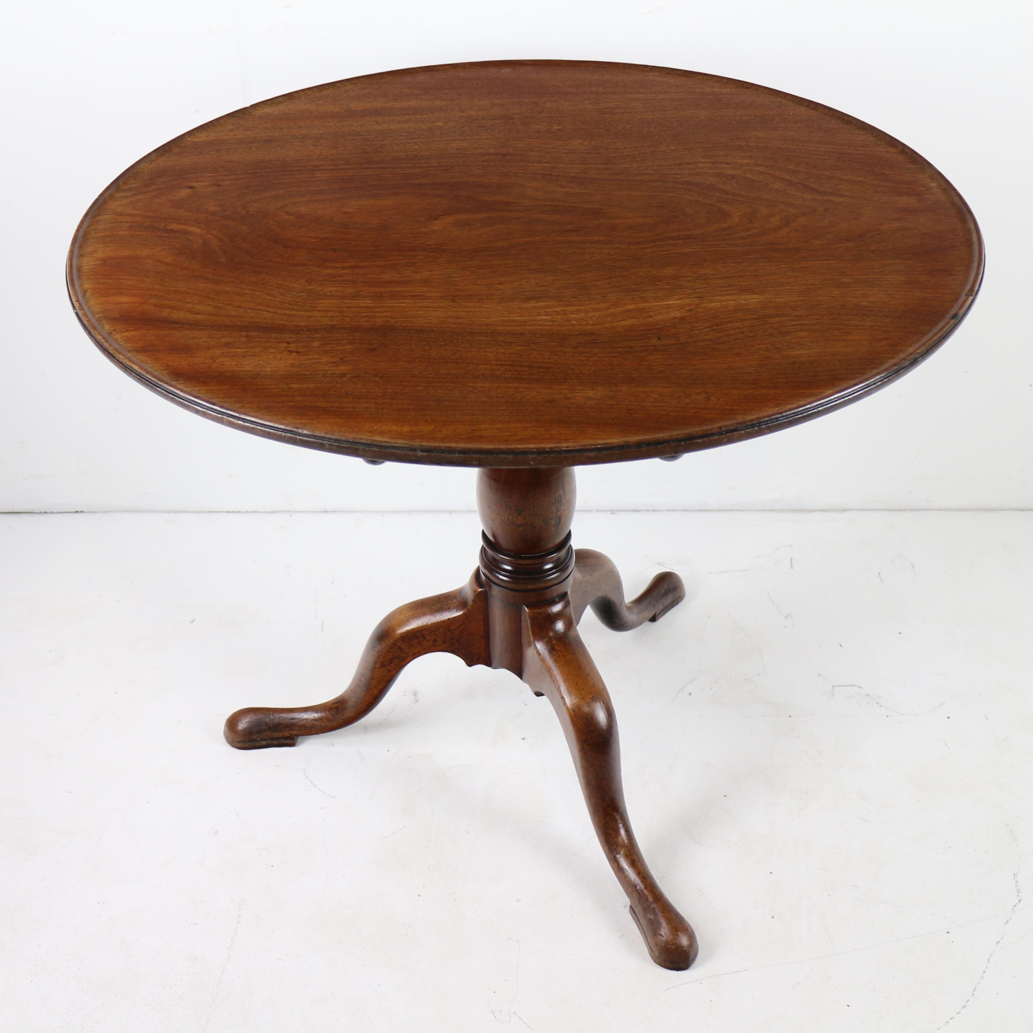 George II Antique English 18th Century Early Georgian Dish Top Bird Cage Tripod Table en vente