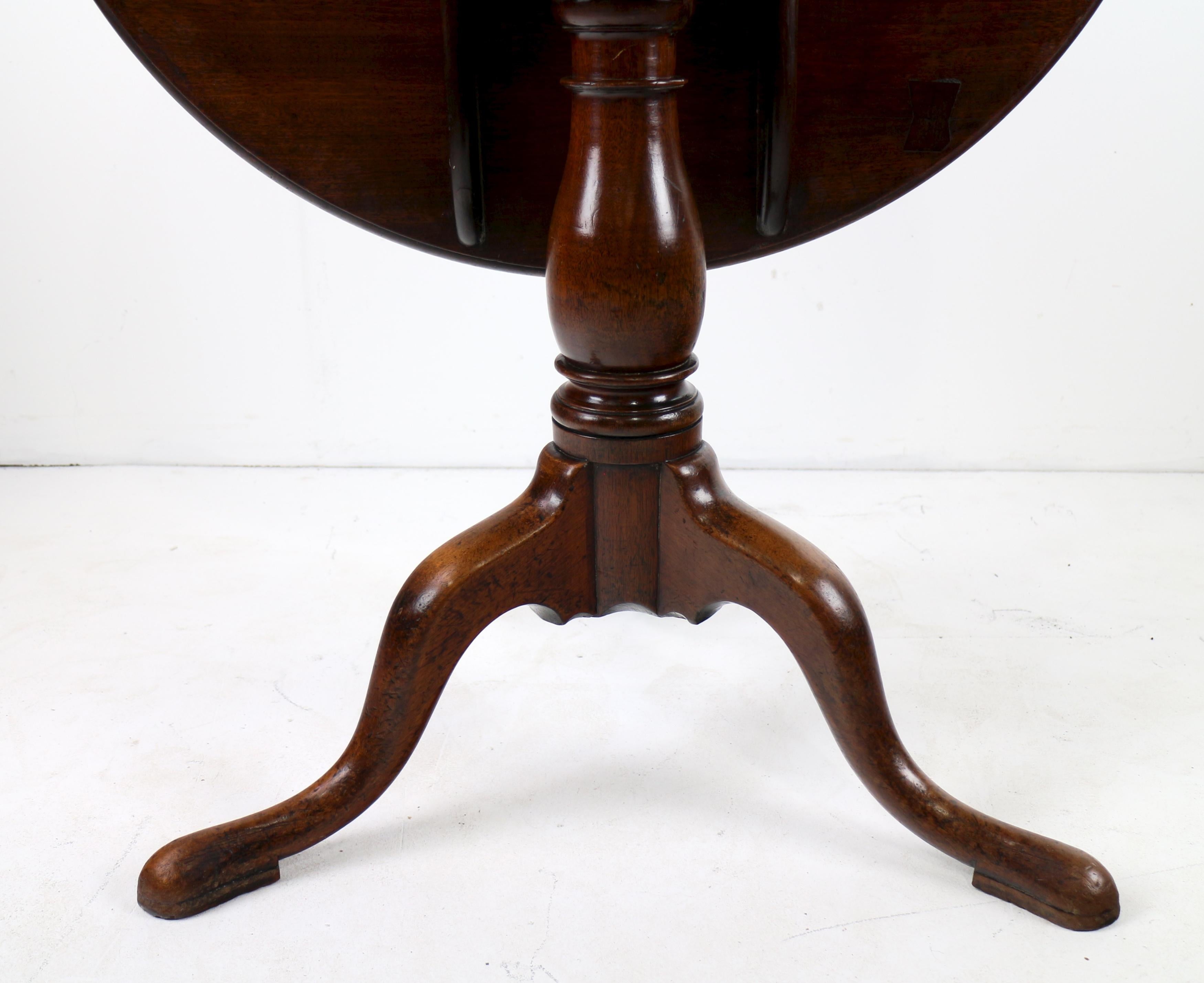 Laiton Antique English 18th Century Early Georgian Dish Top Bird Cage Tripod Table en vente