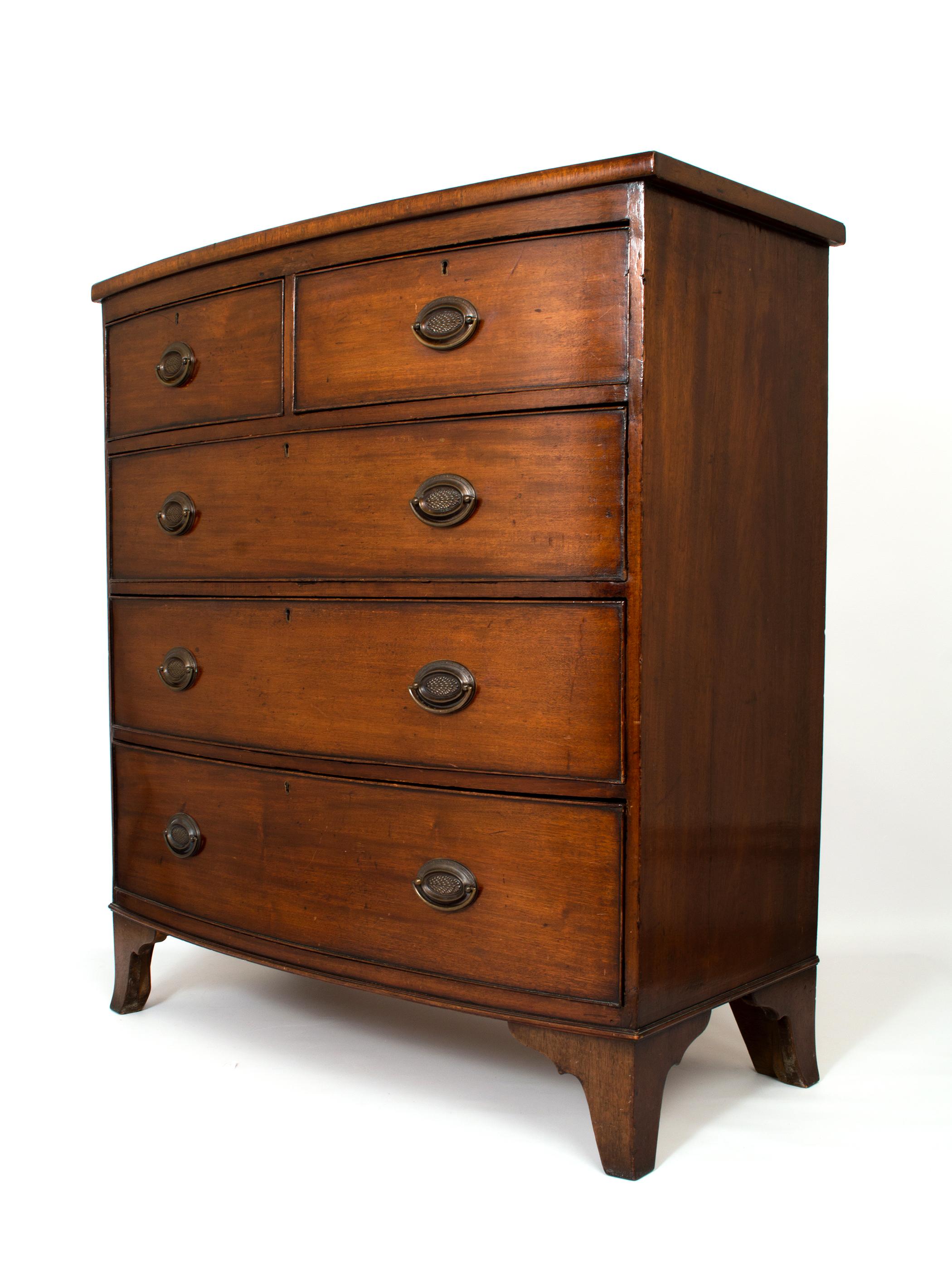 Polished Antique English 19th Century George III Chest of Drawers, C.1800 For Sale