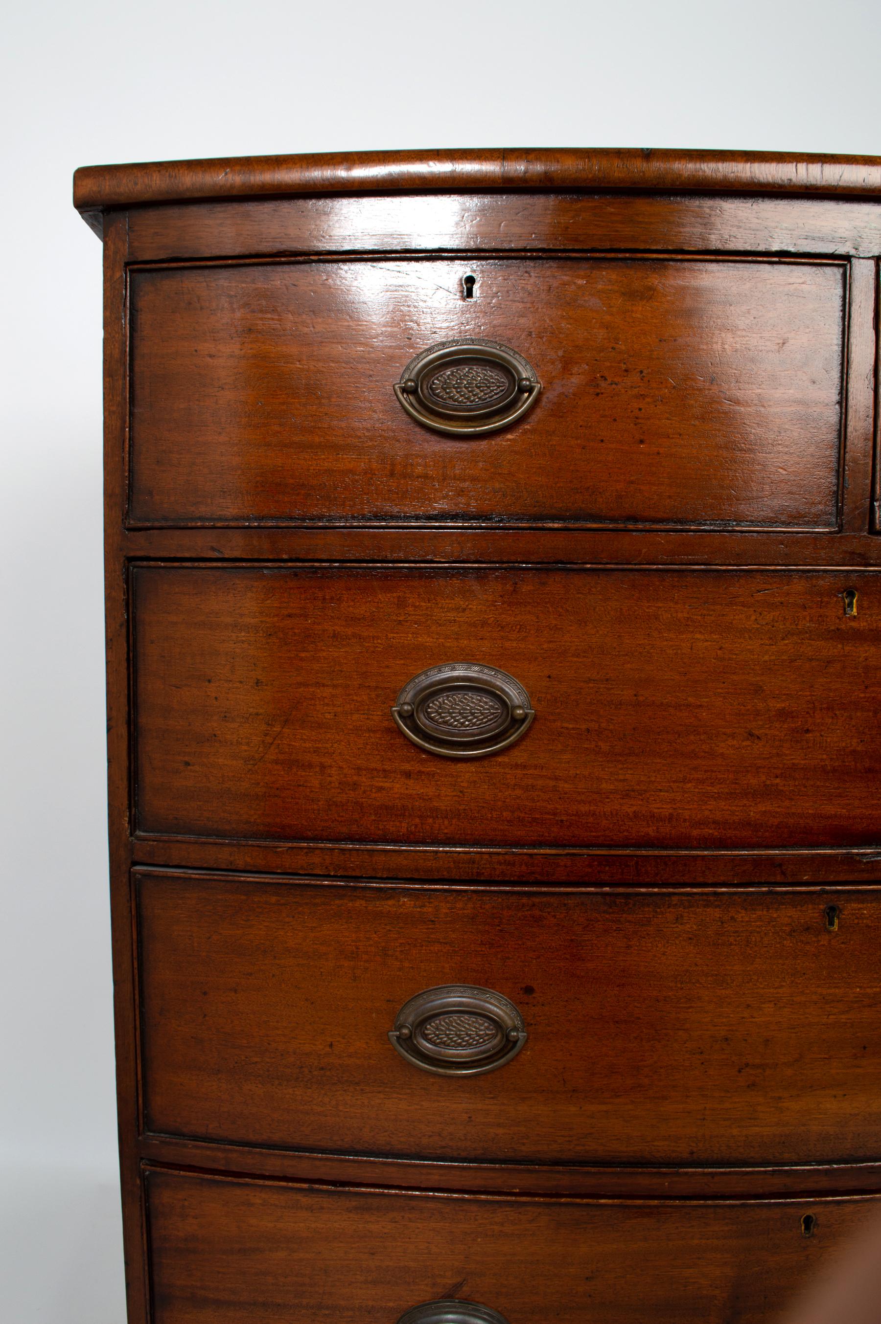 Antique English 19th Century George III Chest of Drawers, C.1800 For Sale 2