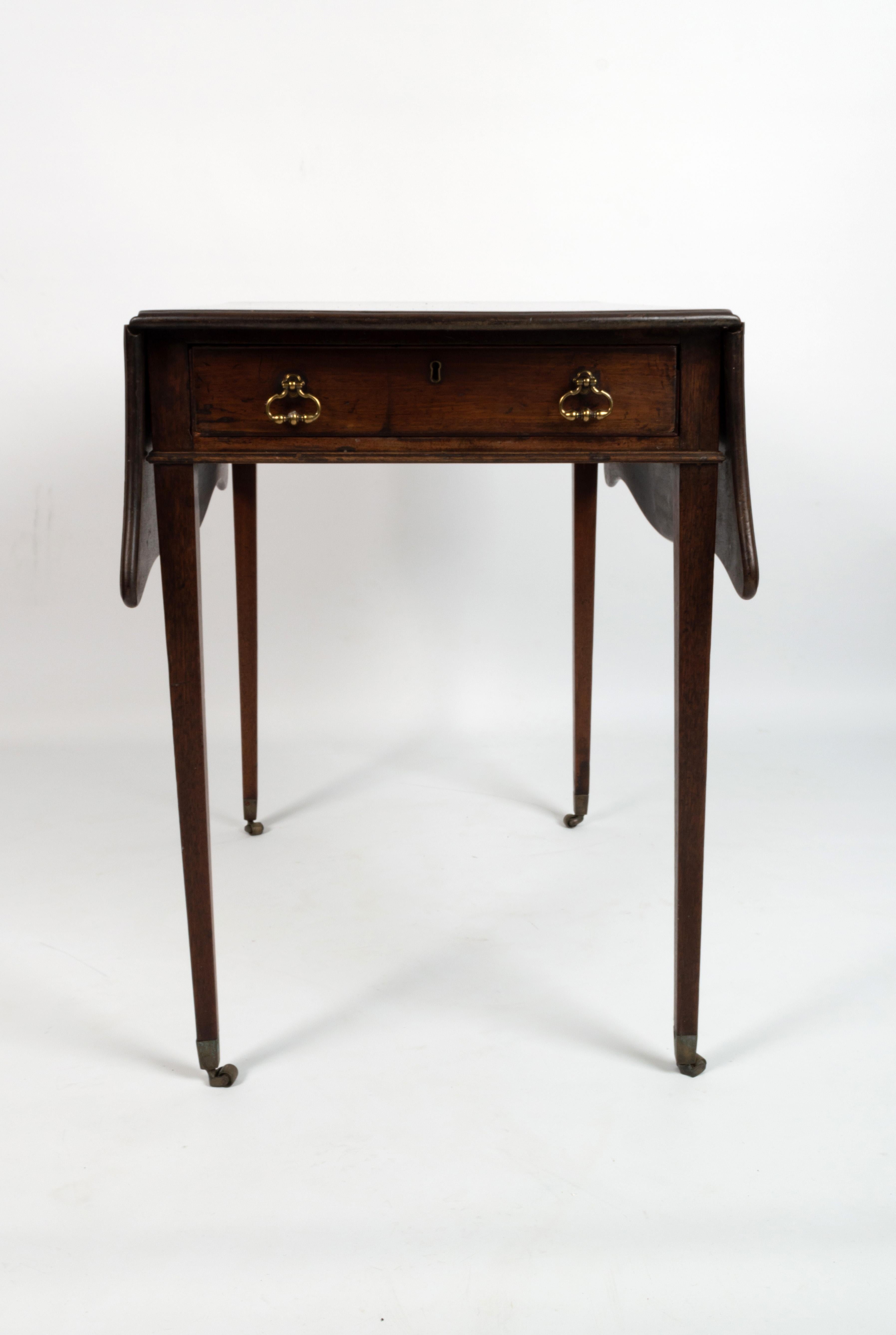 Antique English 18th Century George III Mahogany Butterfly Pembroke Table C.1780 In Good Condition For Sale In London, GB