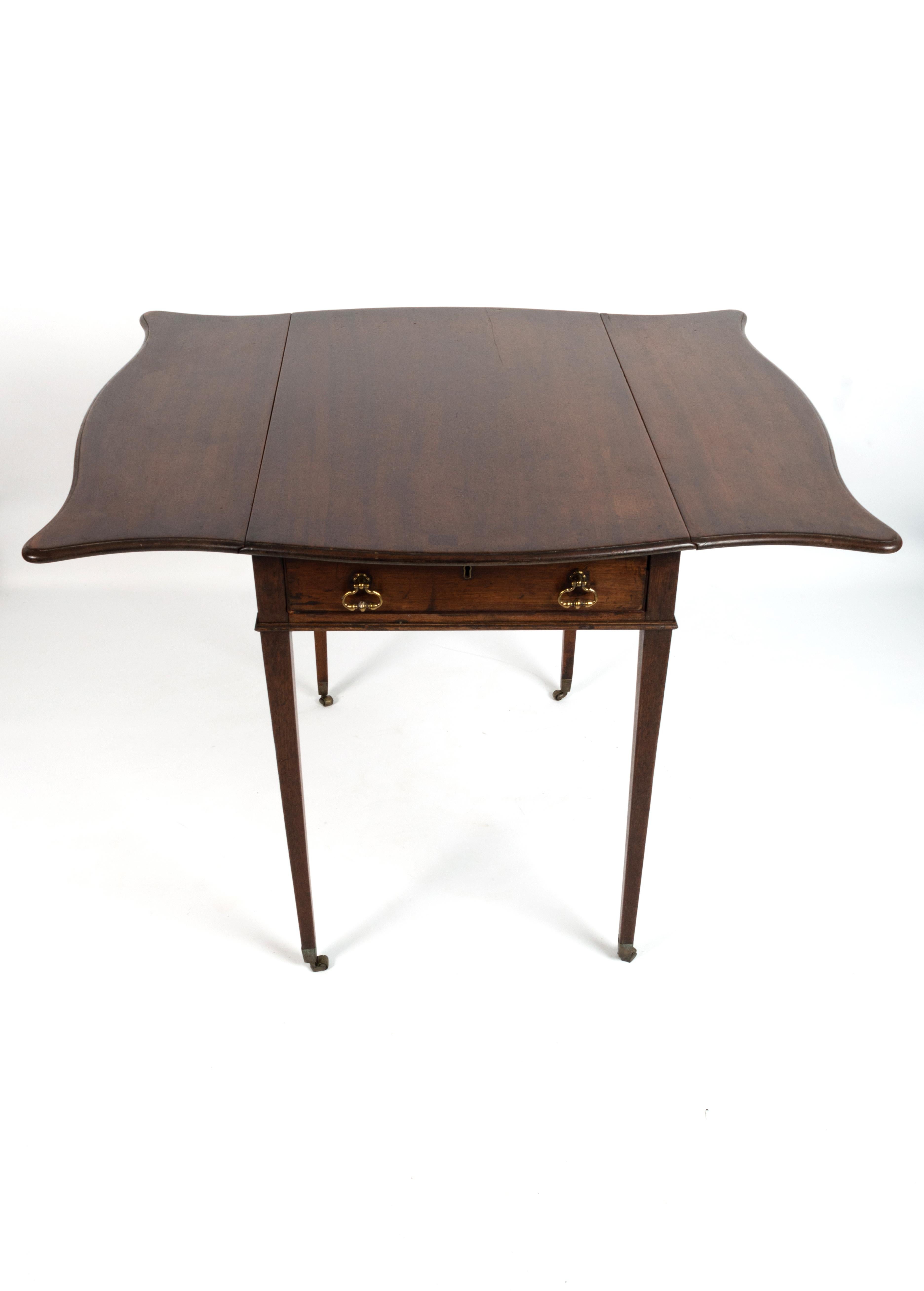 Antique English 18th Century George III Mahogany Butterfly Pembroke Table C.1780 For Sale 1