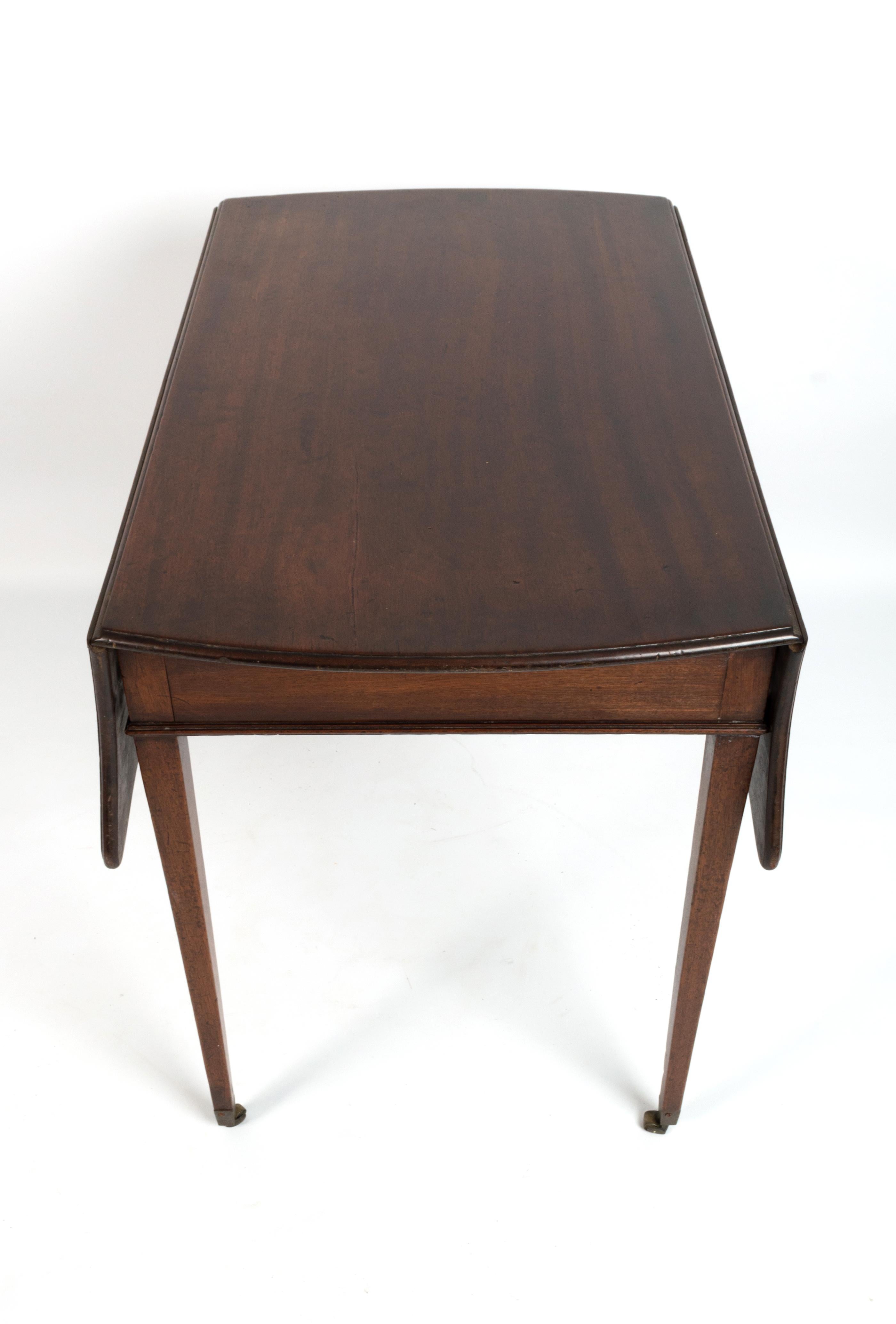 Antique English 18th Century George III Mahogany Butterfly Pembroke Table C.1780 For Sale 3