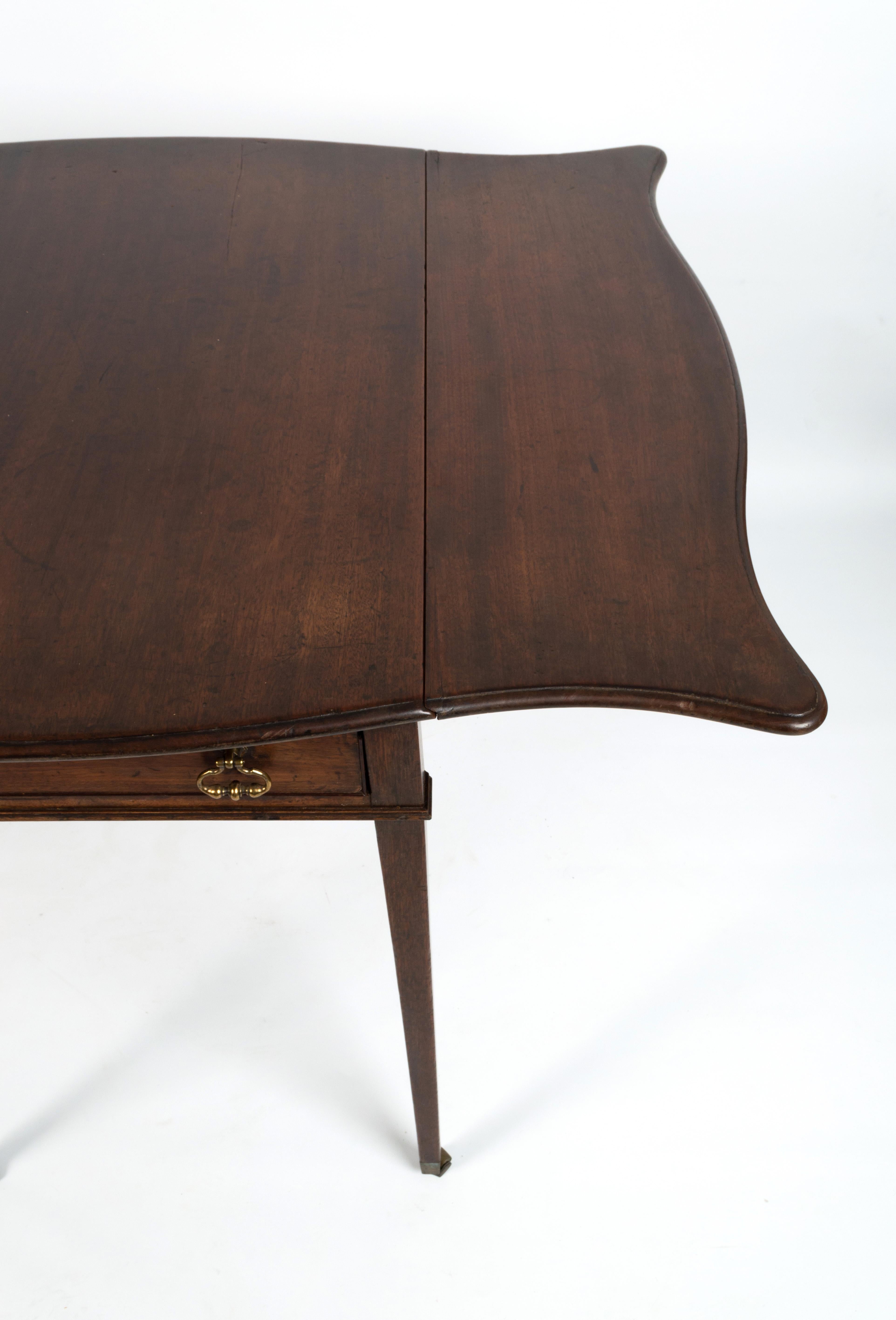 Antique English 18th Century George III Mahogany Butterfly Pembroke Table C.1780 For Sale 5