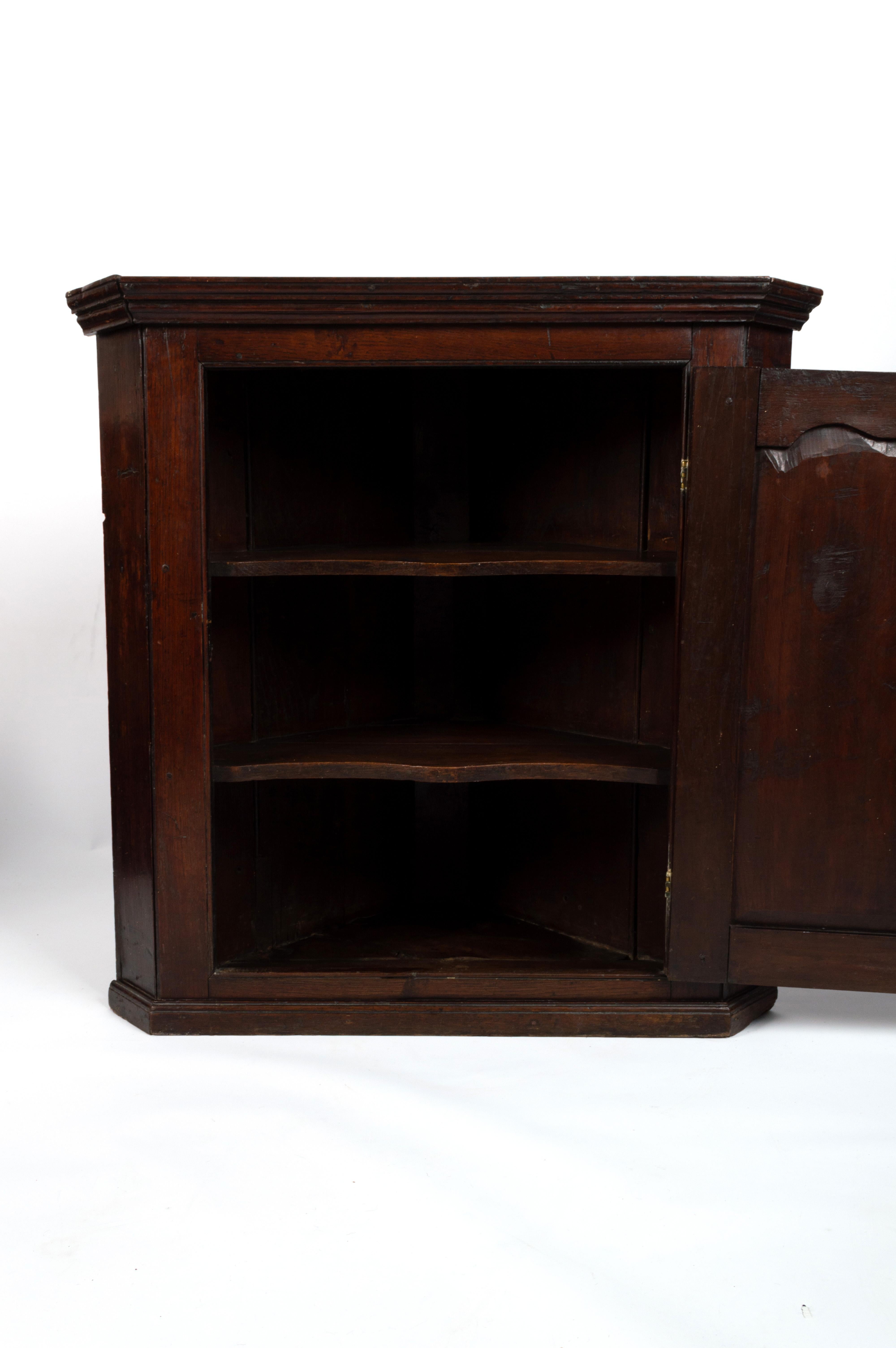 Antique English 18th Century Georgian Oak Corner Cupboard Cabinet, circa 1750 For Sale 2