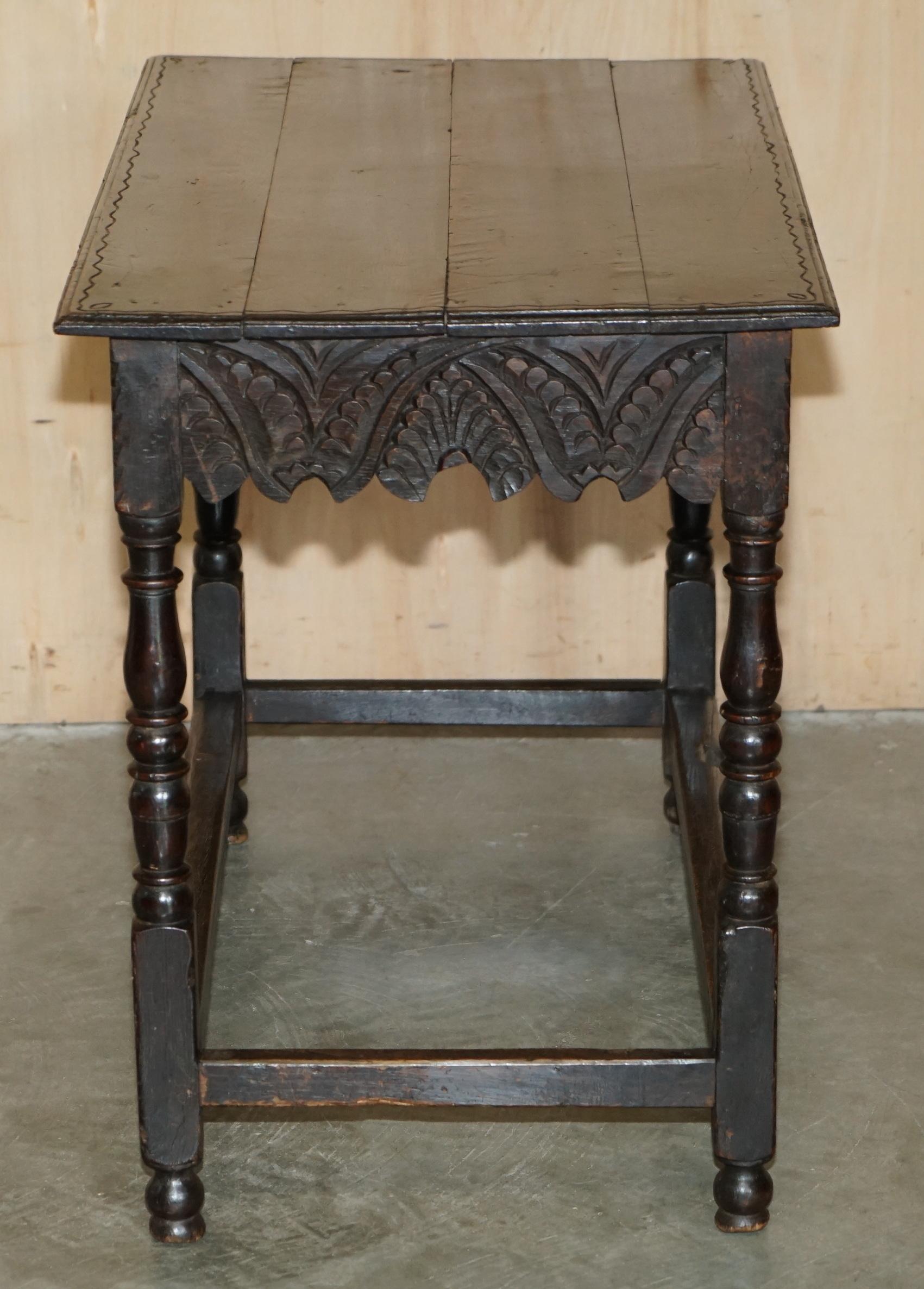ANTIQUE ENGLISH 18TH CENTURY JACOBEAN CENTRE TABLE WiTH ORNATELY CARVED APRON For Sale 4