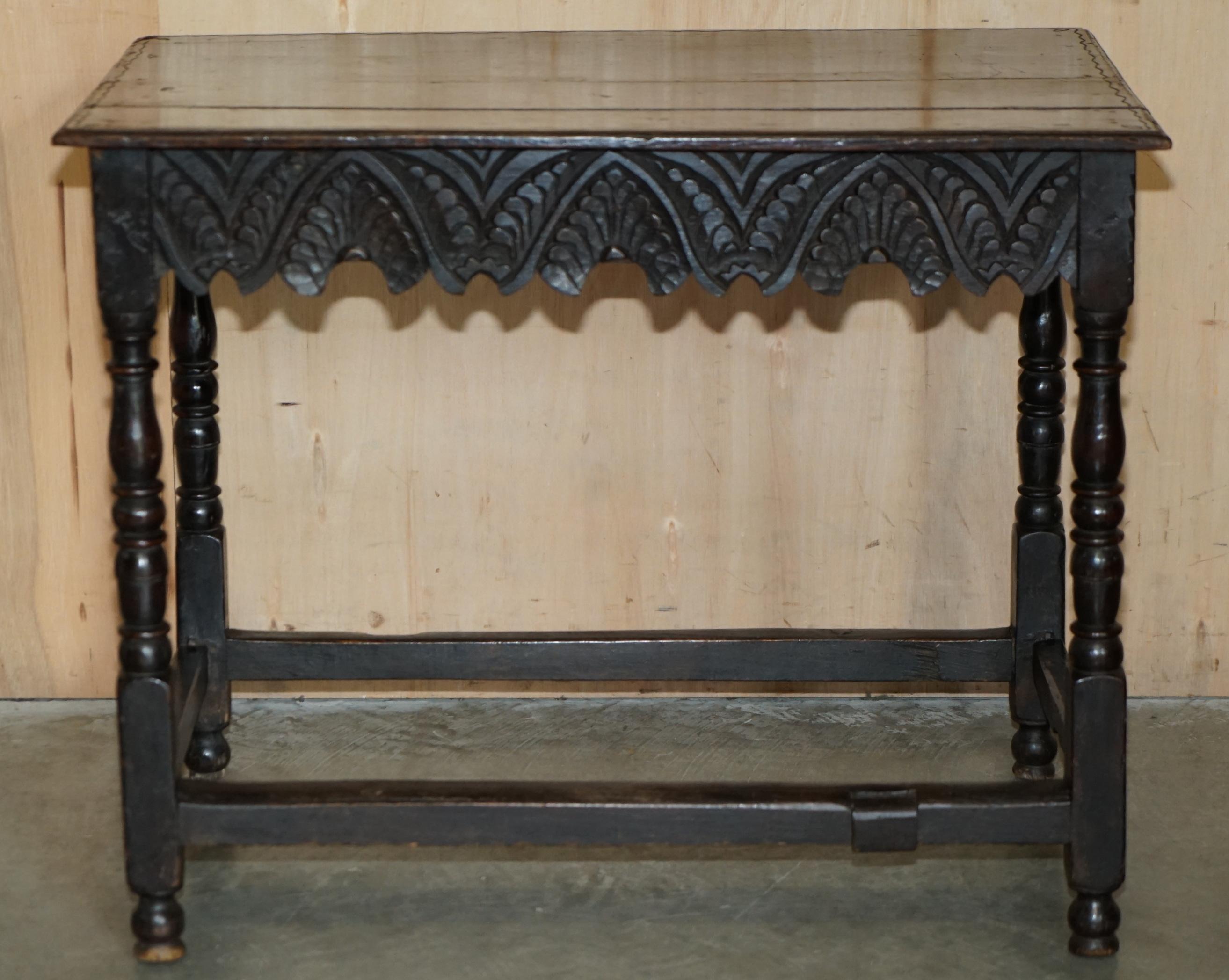 ANTIQUE ENGLISH 18TH CENTURY JACOBEAN CENTRE TABLE WiTH ORNATELY CARVED APRON For Sale 7