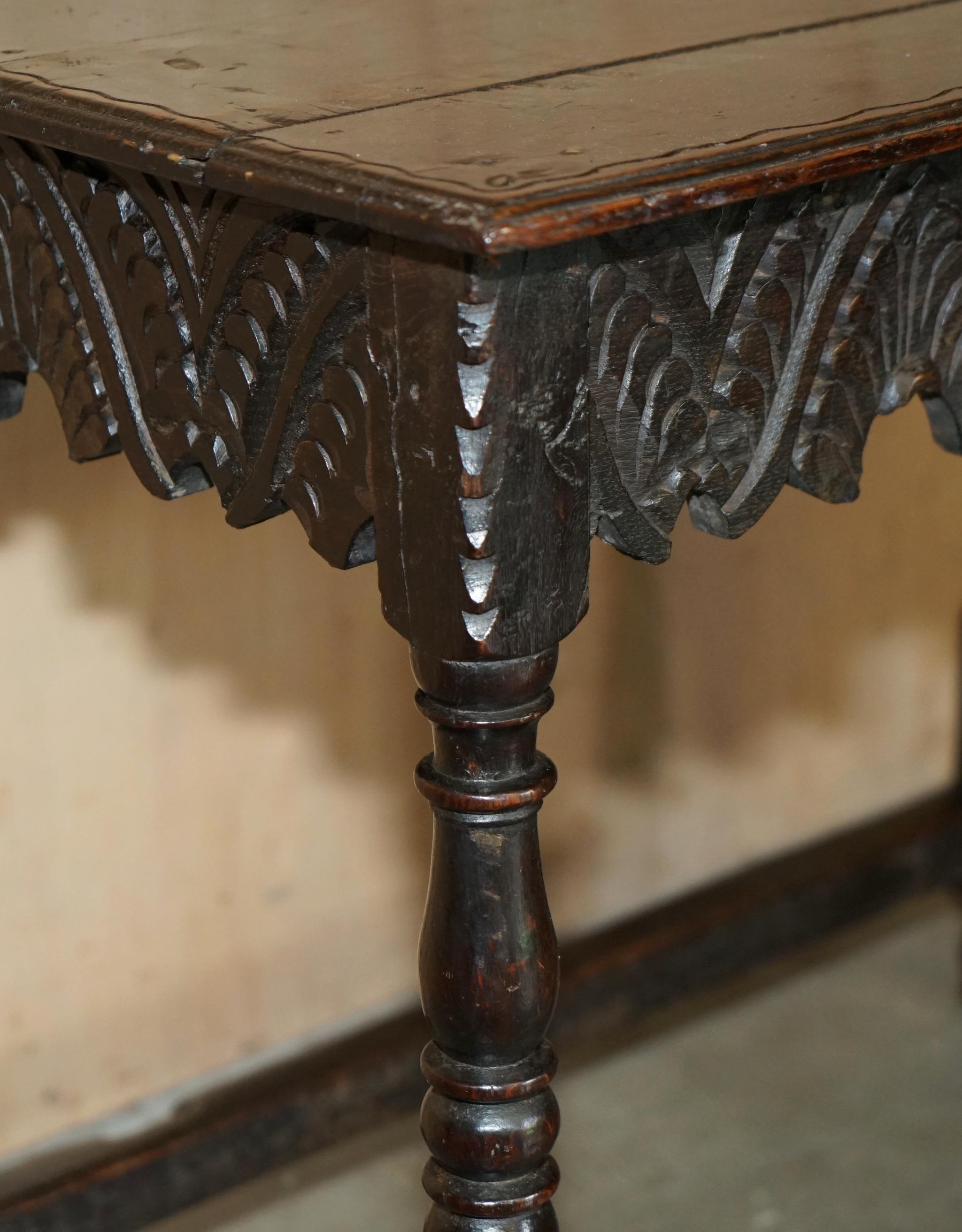 ANTIQUE ENGLISH 18TH CENTURY JACOBEAN CENTRE TABLE WiTH ORNATELY CARVED APRON For Sale 9