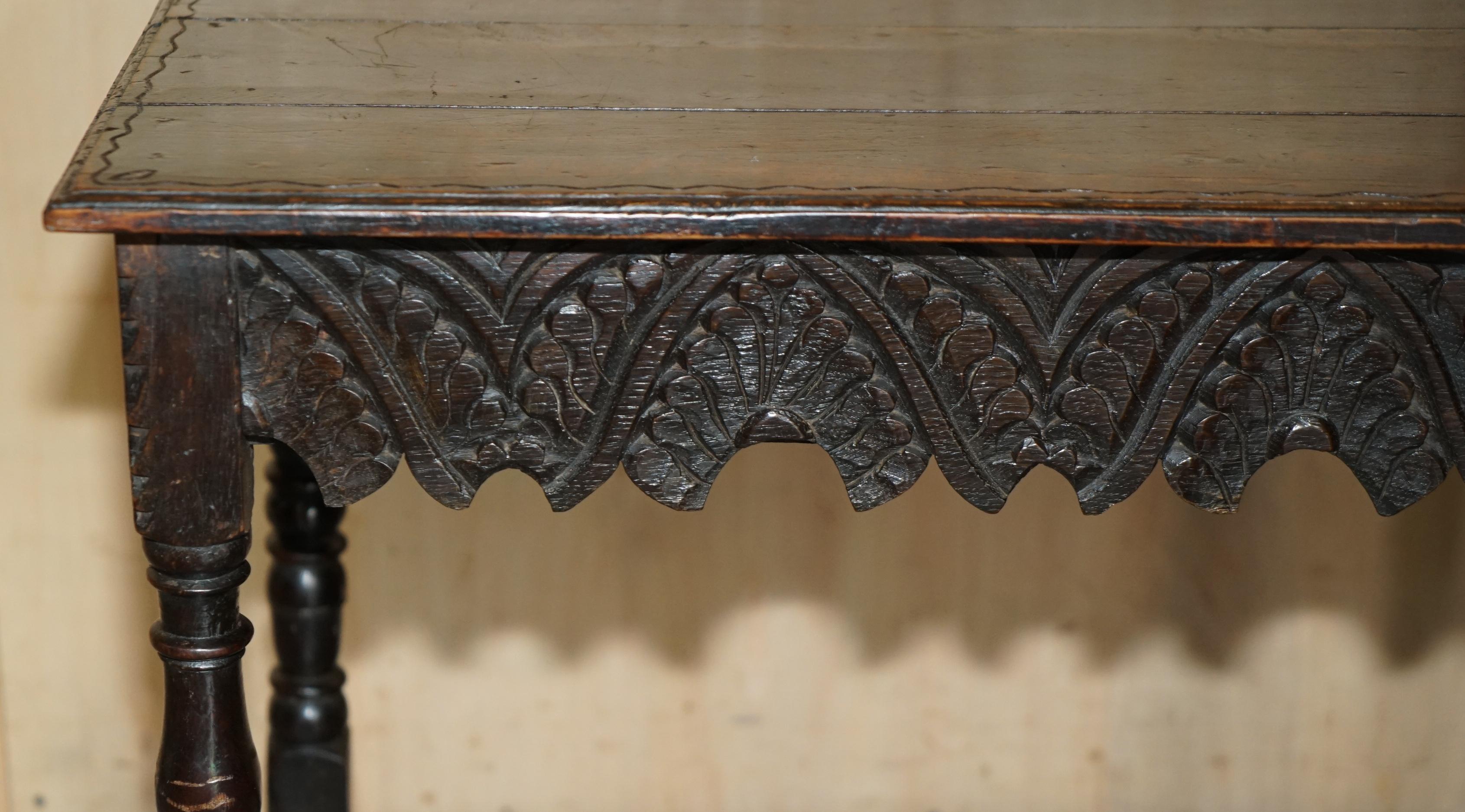 English ANTIQUE ENGLISH 18TH CENTURY JACOBEAN CENTRE TABLE WiTH ORNATELY CARVED APRON For Sale