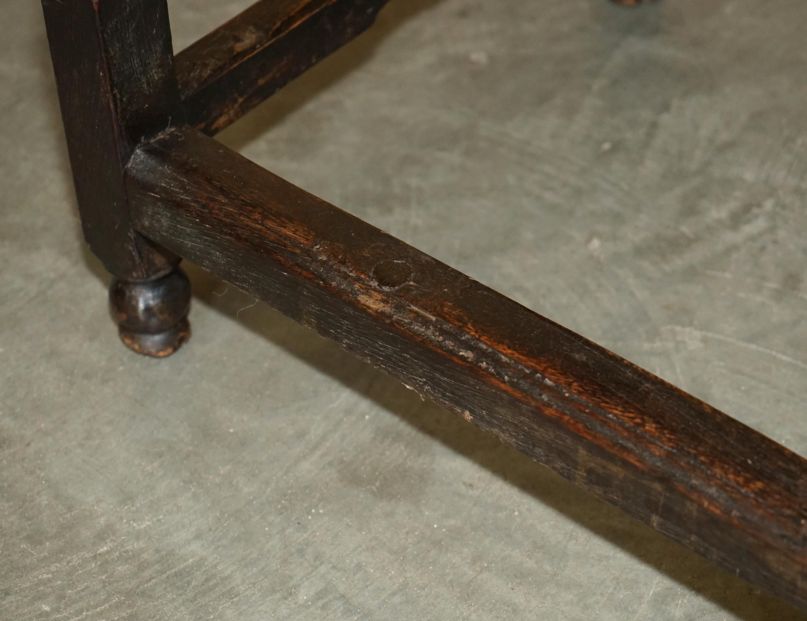 Oak ANTIQUE ENGLISH 18TH CENTURY JACOBEAN CENTRE TABLE WiTH ORNATELY CARVED APRON For Sale