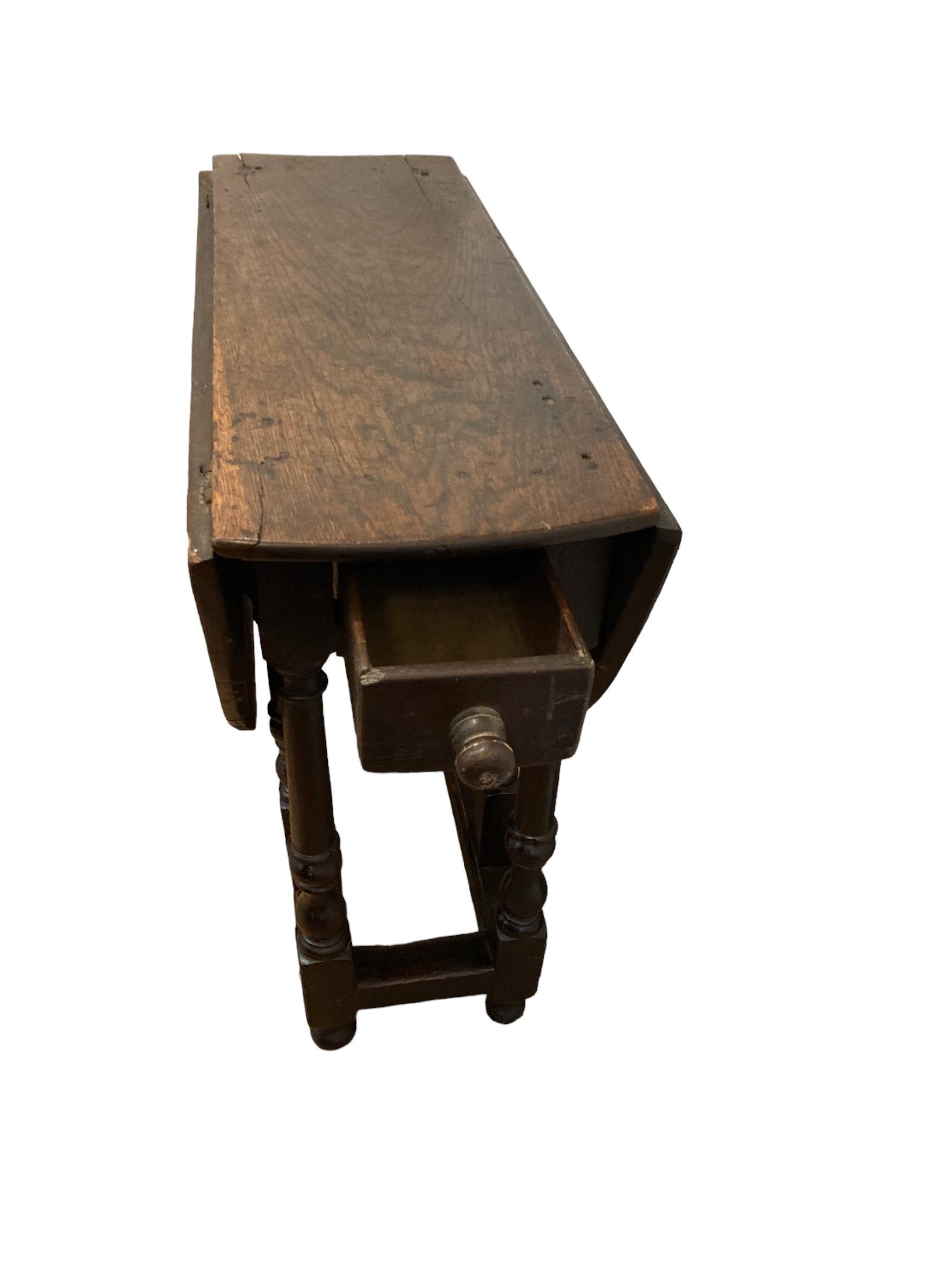 Antique English 18th Century Oak Gate Leg drop leaf Table For Sale 8