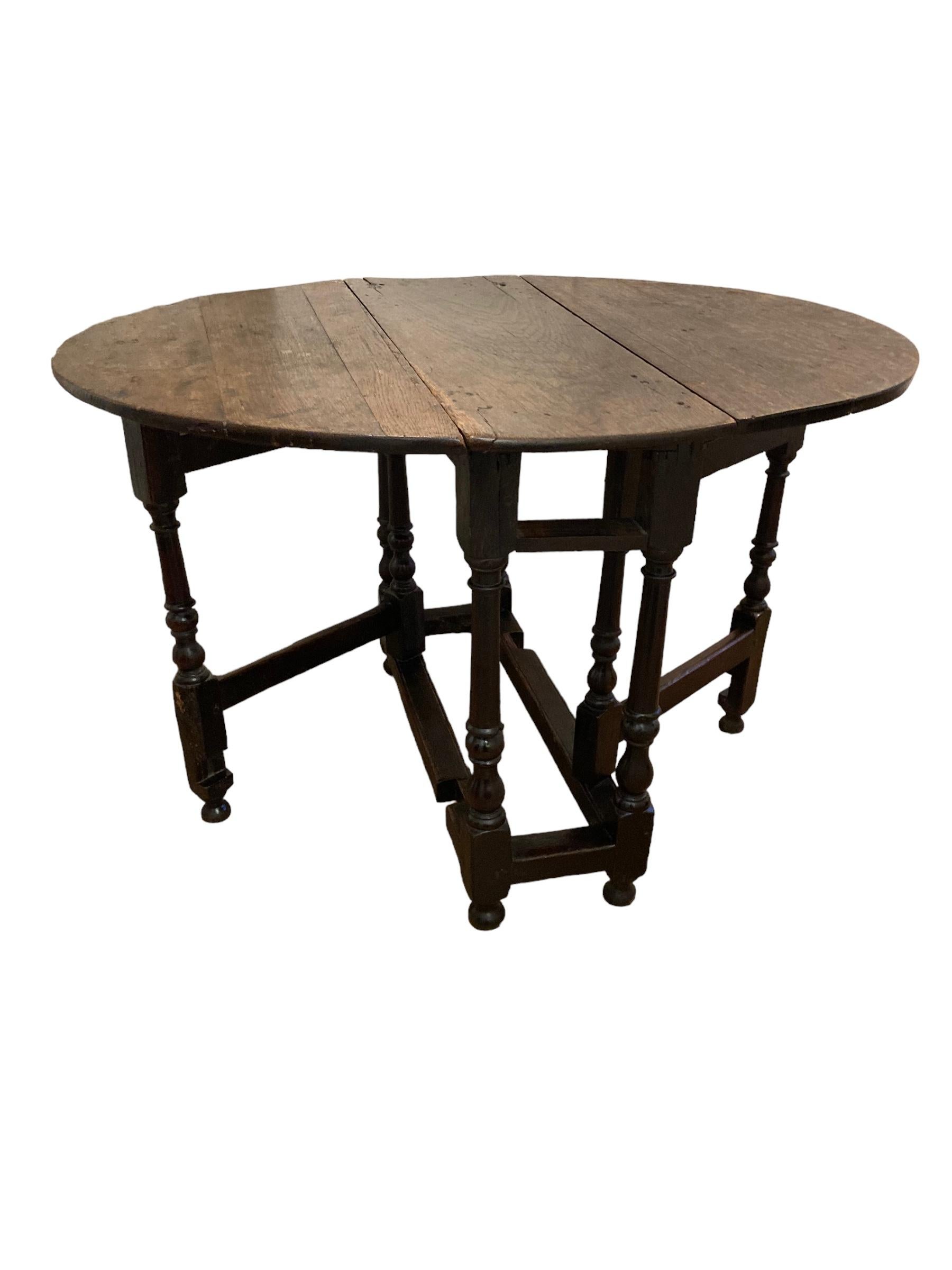 Antique English 18th Century Oak Gate Leg drop leaf Table For Sale 3