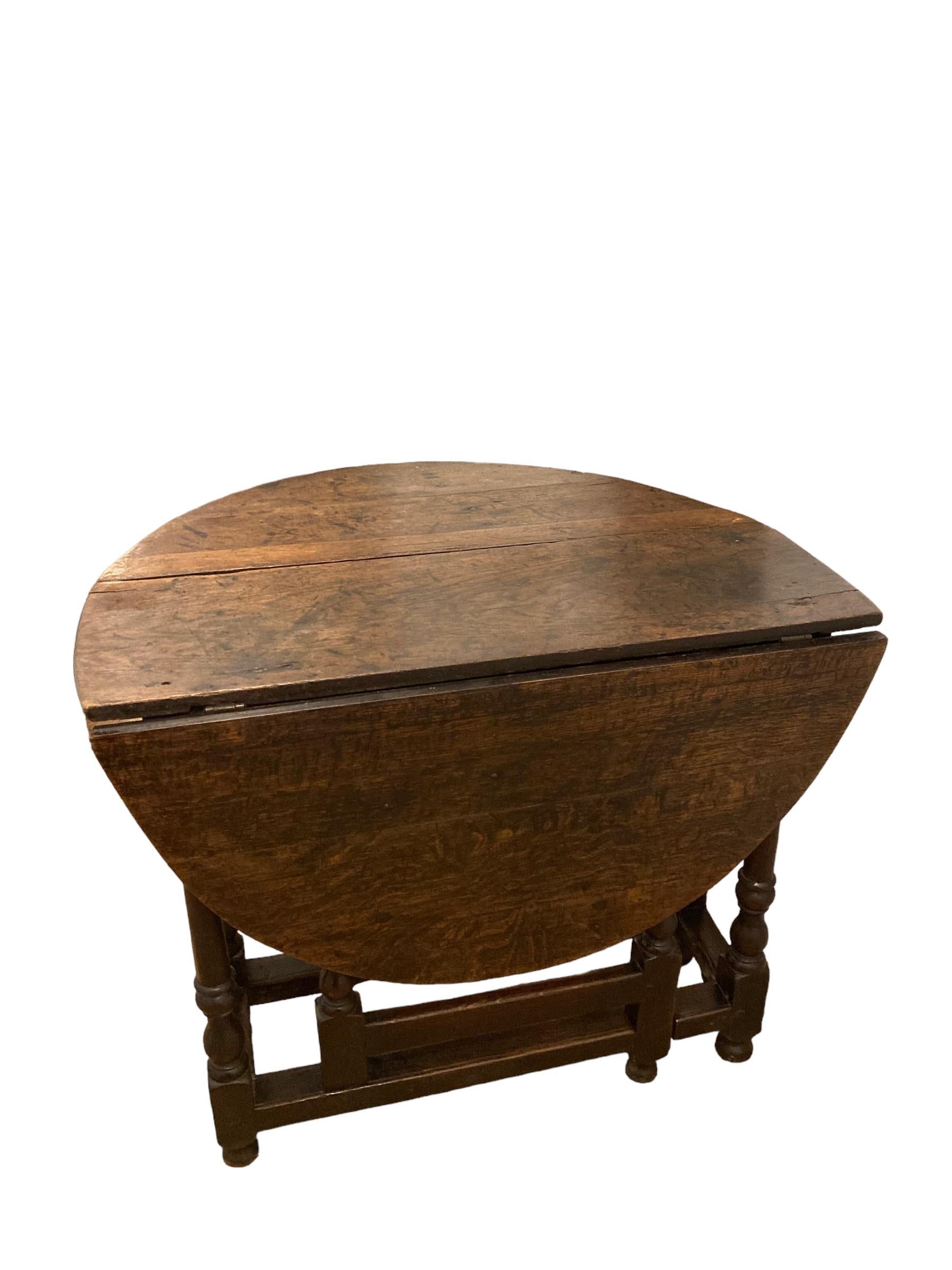 Antique English 18th Century Oak Gate Leg drop leaf Table For Sale 4