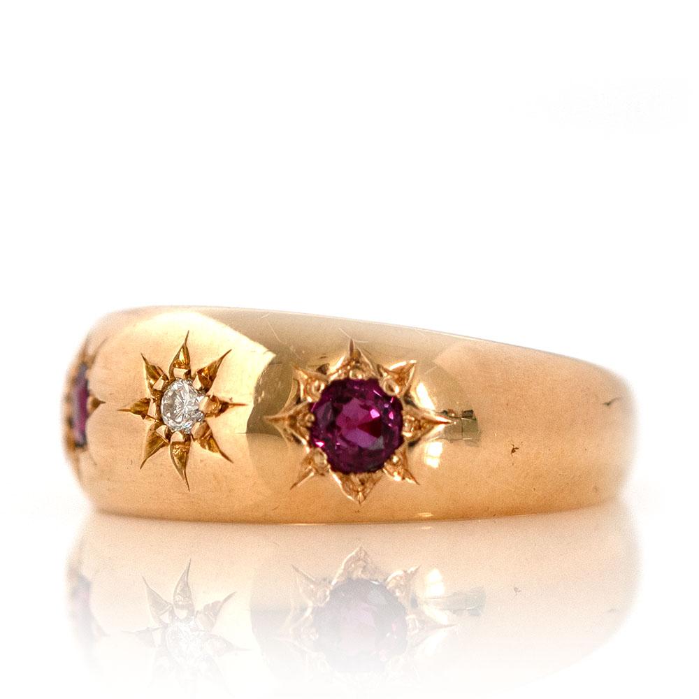 Antique English 1904 18ct Garnet Diamond Gold Gypsy Star Ring In Good Condition In London, GB