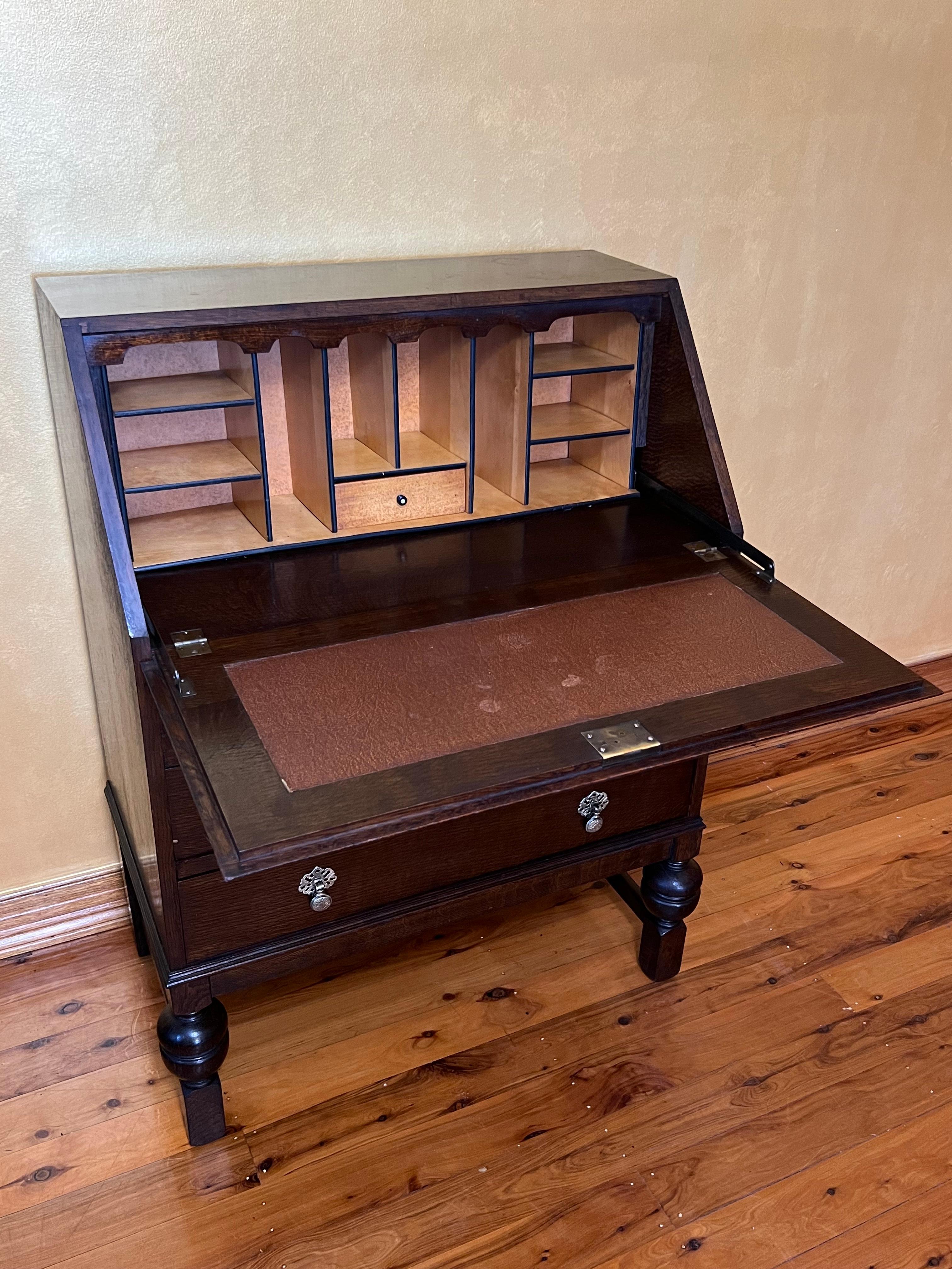 Antique English 1920s Bureau with Drawers For Sale 1