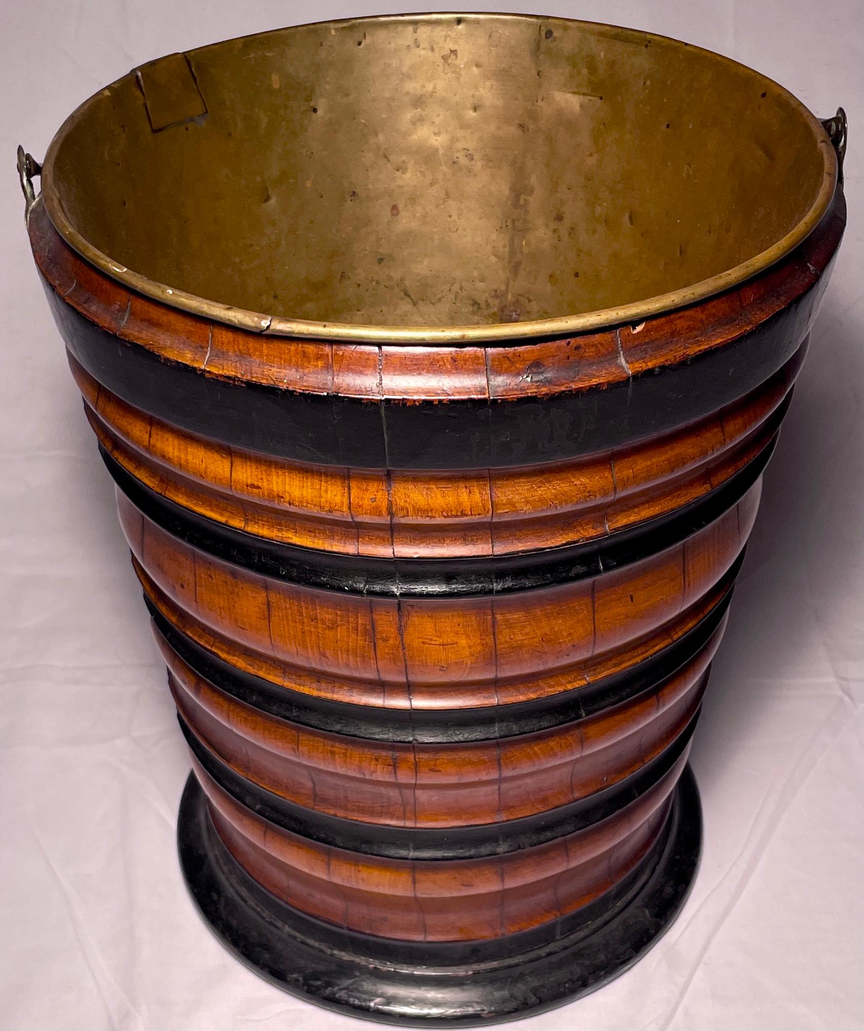 Antique English 19th Century Brass Lined Bucket. In Good Condition For Sale In New Orleans, LA