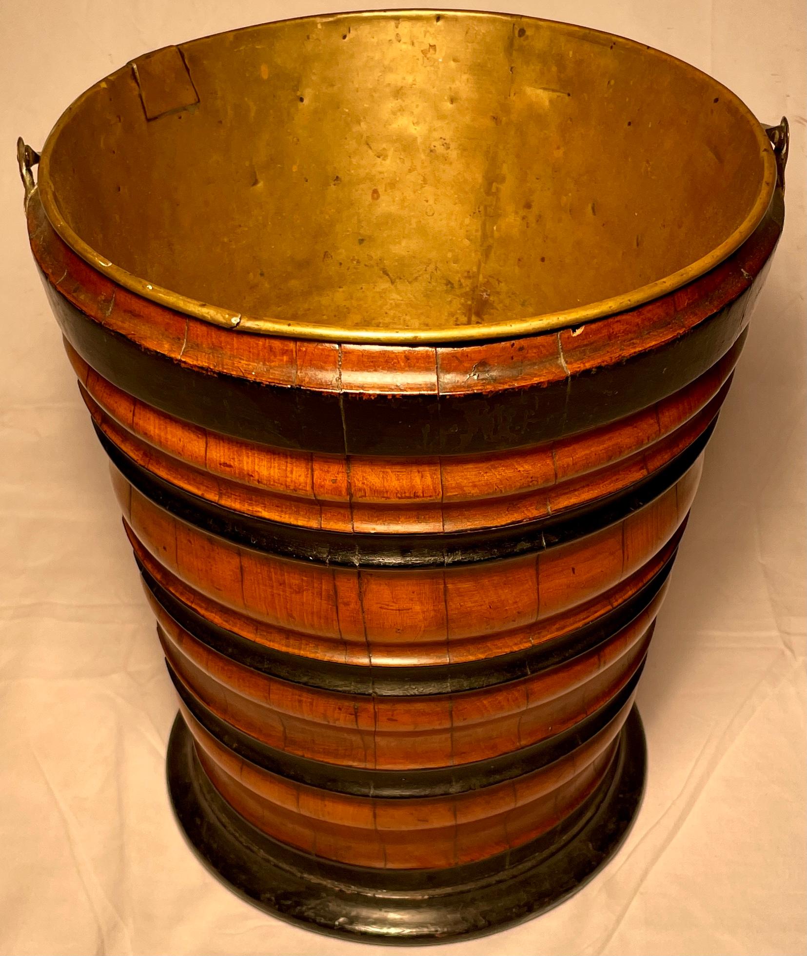 Antique English 19th Century Brass Lined Bucket. For Sale 1