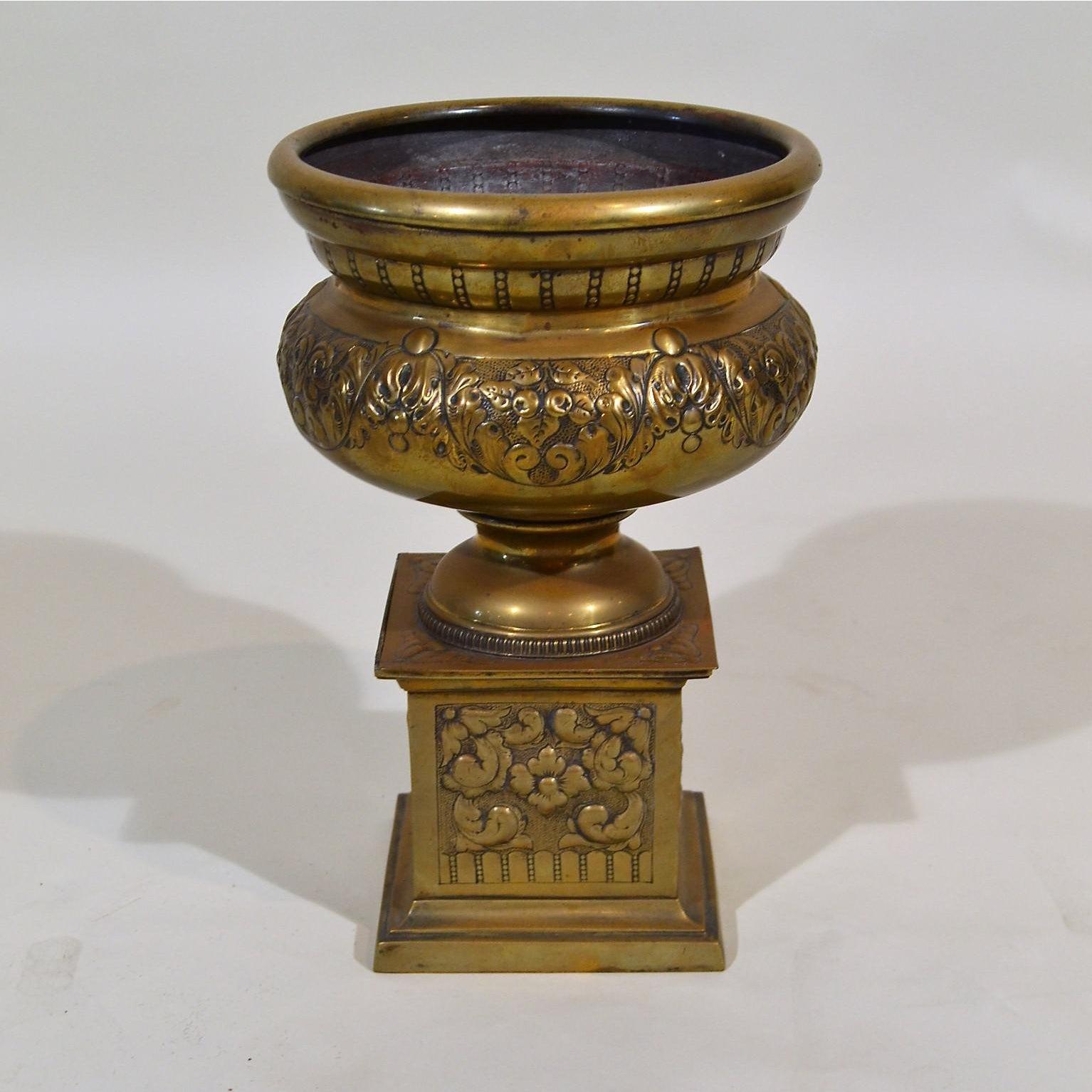 Antique English 19th Century Brass Repousse Plant Urn In Good Condition For Sale In New Orleans, LA