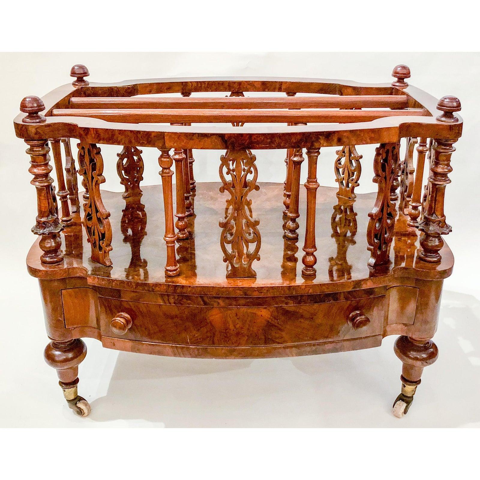 Noyer Antique Anglais du 19ème siècle en ronce de noyer Canterbury en vente