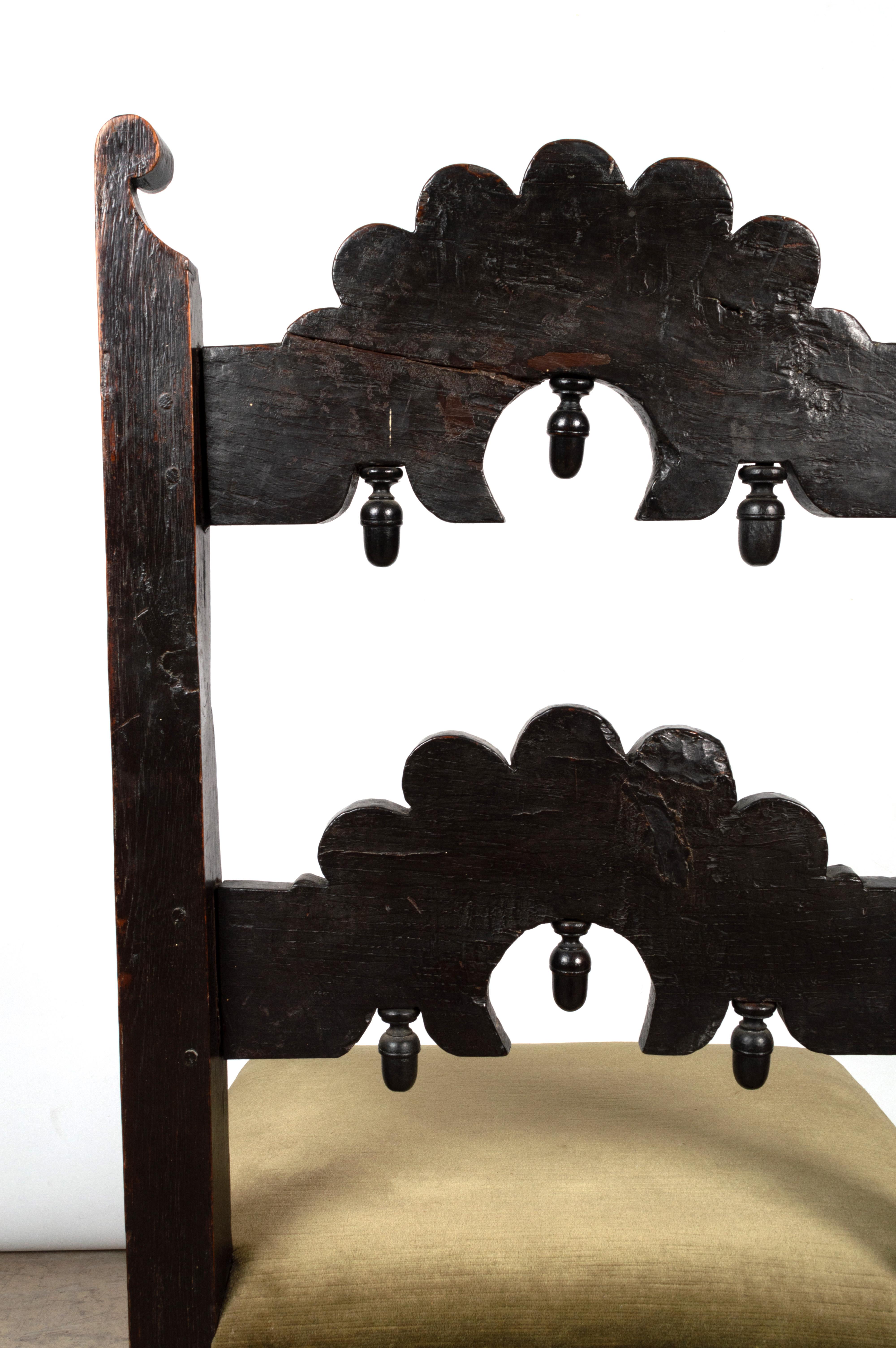 Chaise d'entrée anglaise ancienne en chêne de style Charles II du 19ème siècle en vente 5