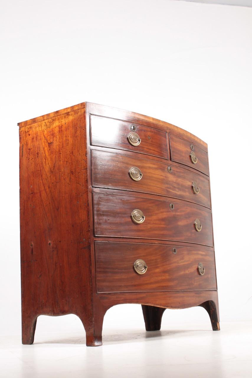 Mid-19th Century Antique English 19th Century Chest of Drawers in Mahogany