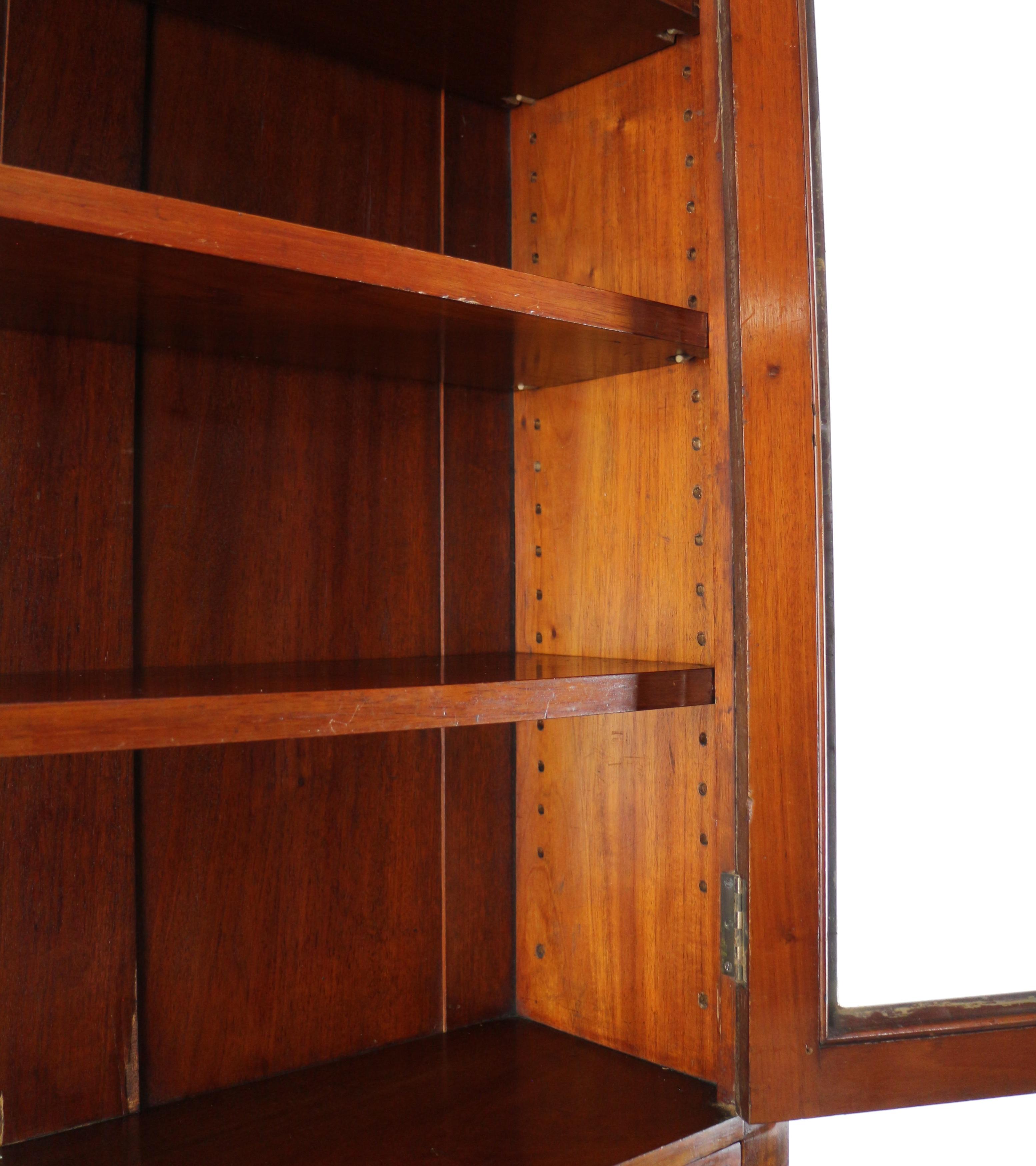 Antico mobile libreria a due ante in mogano inglese del XIX secolo, prima epoca vittoriana in vendita 10