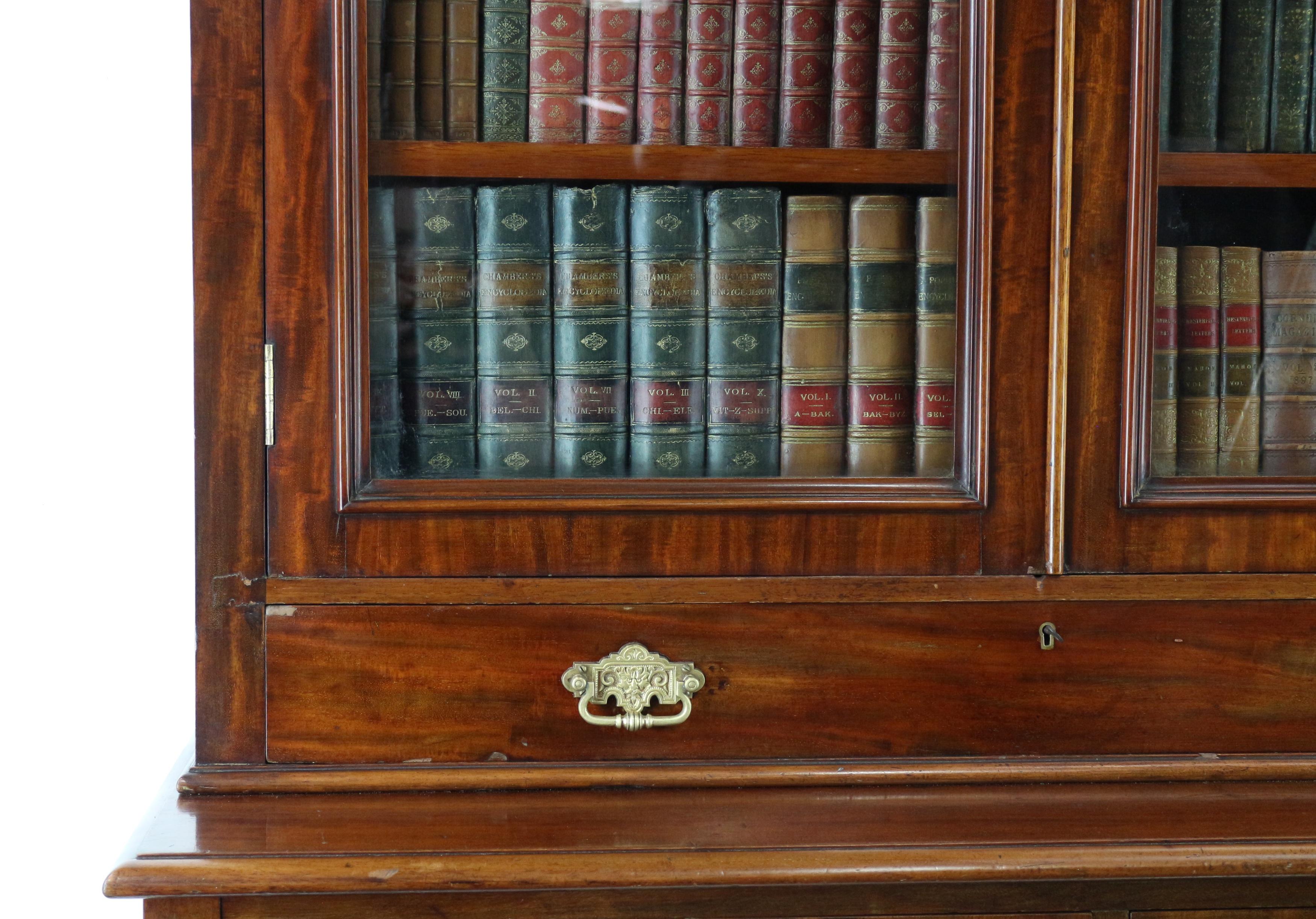 Antico mobile libreria a due ante in mogano inglese del XIX secolo, prima epoca vittoriana in vendita 1