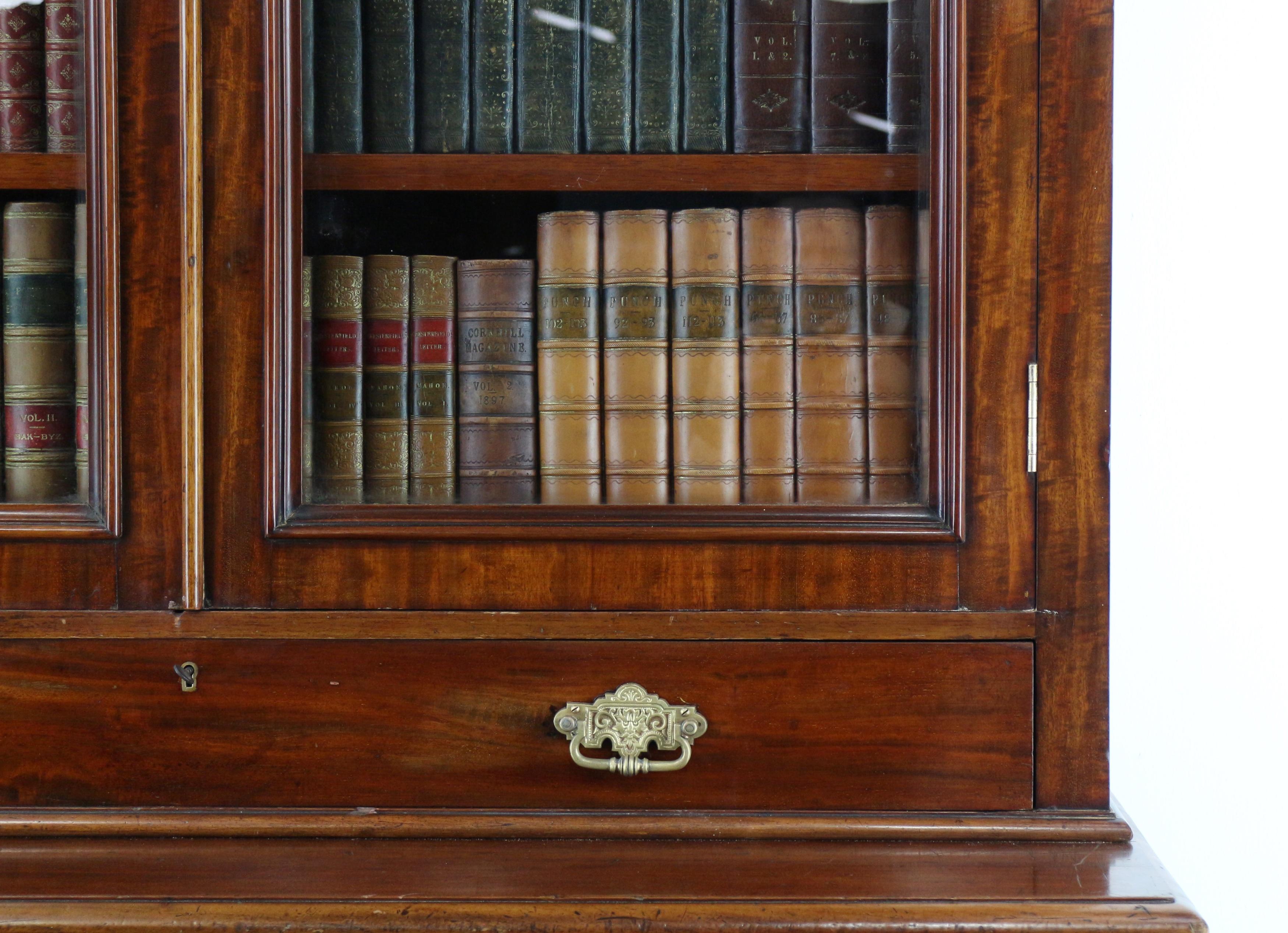 Antico mobile libreria a due ante in mogano inglese del XIX secolo, prima epoca vittoriana in vendita 2