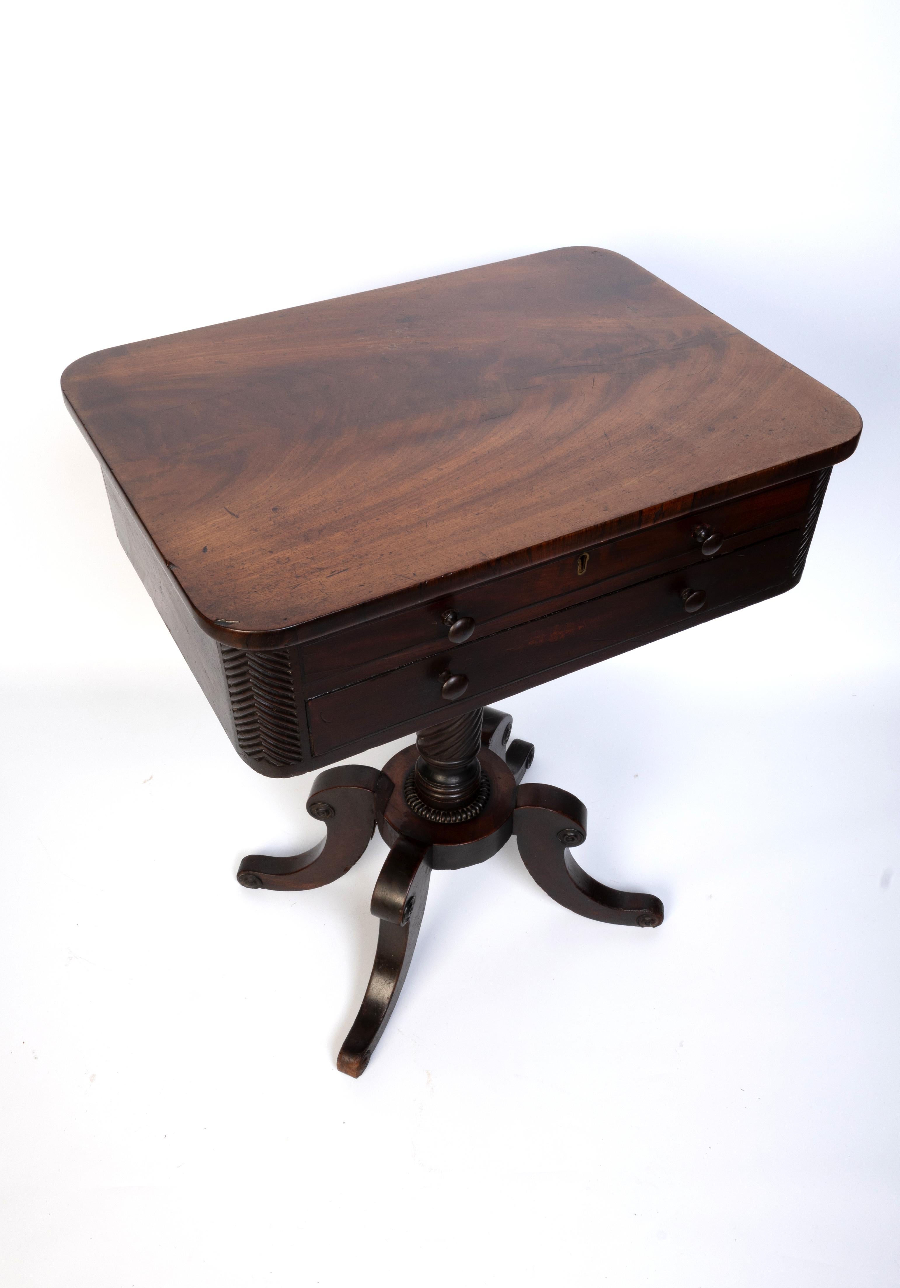 Antique English 19th Century Flamed Mahogany Work Table Small Console Table For Sale 11