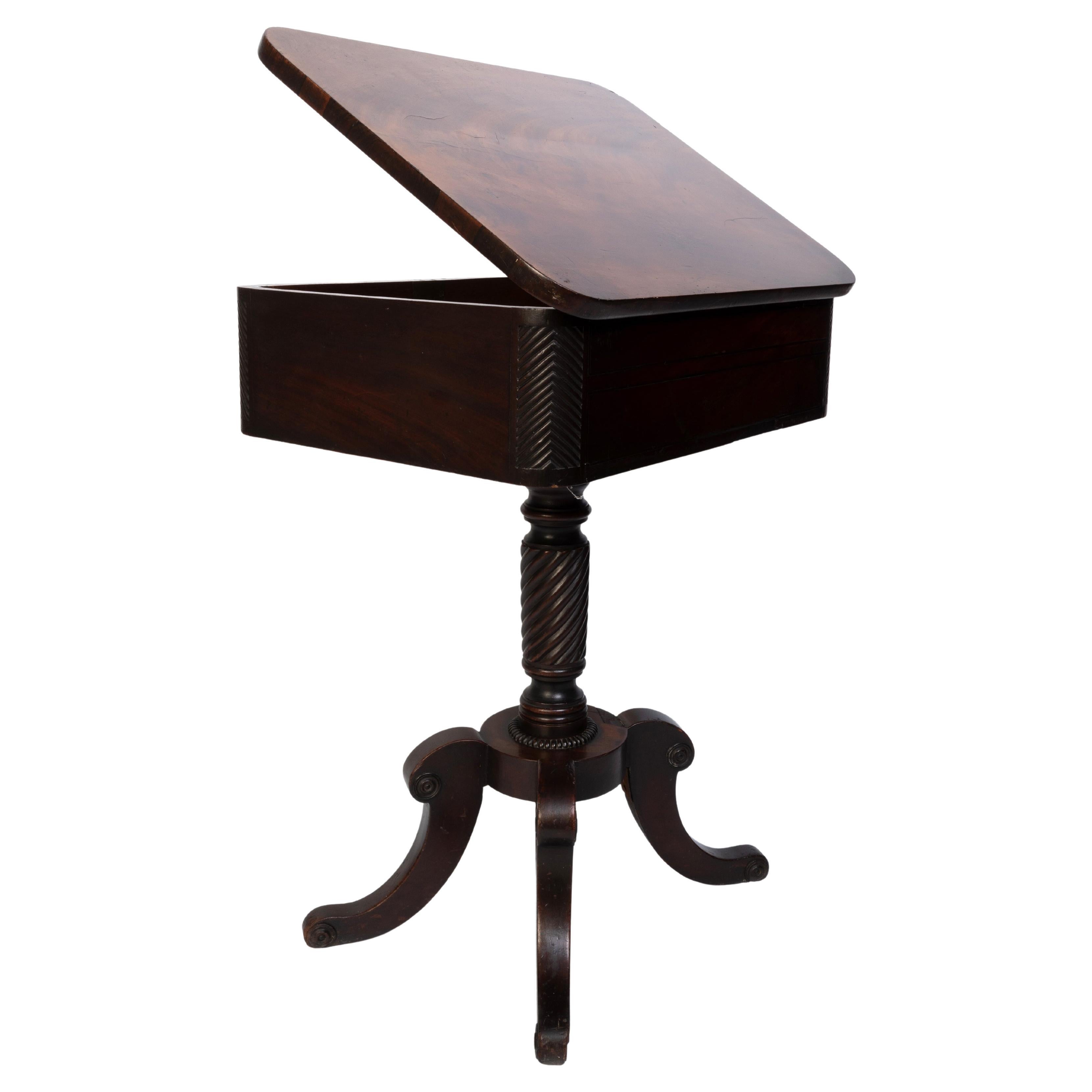 Antique English 19th Century Flamed Mahogany Work Table Small Console Table In Good Condition For Sale In London, GB