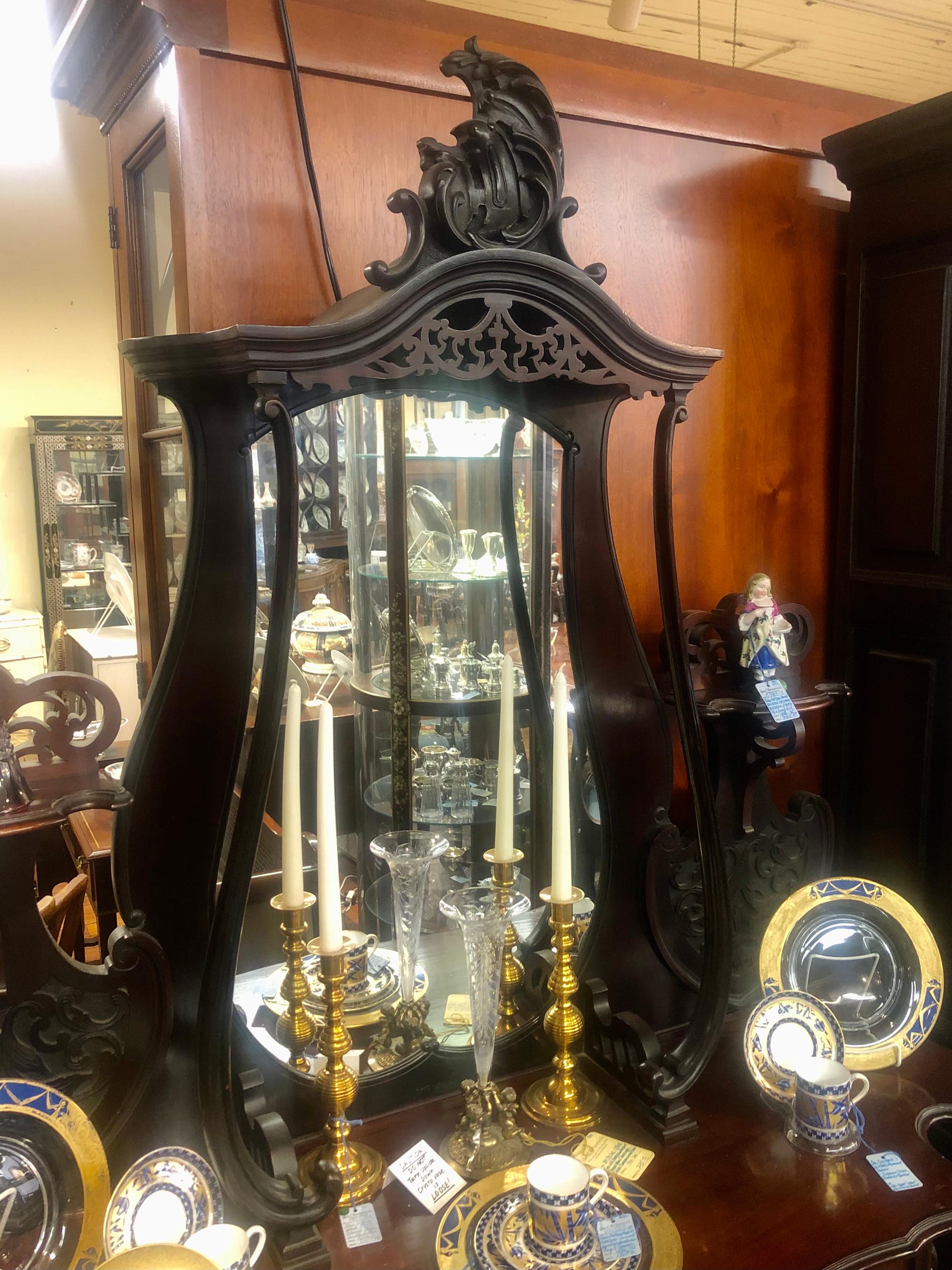 Antique English 19th Century Hand Carved Mahogany What Not with Vitrine In Good Condition For Sale In Charleston, SC