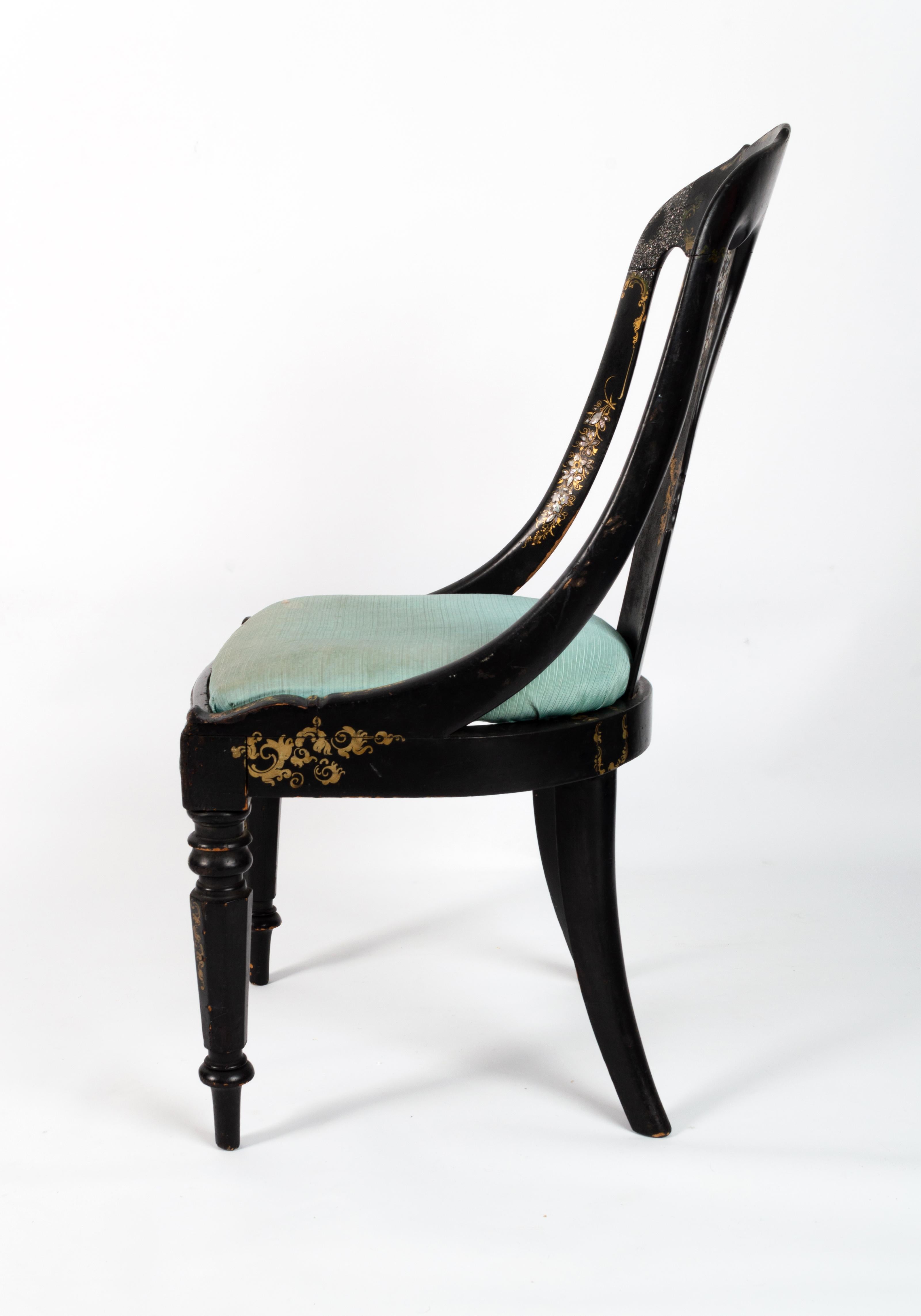 Antique English 19th Century Lacquered  Mother-of-Pearl Papier Machè Chair In Good Condition For Sale In London, GB