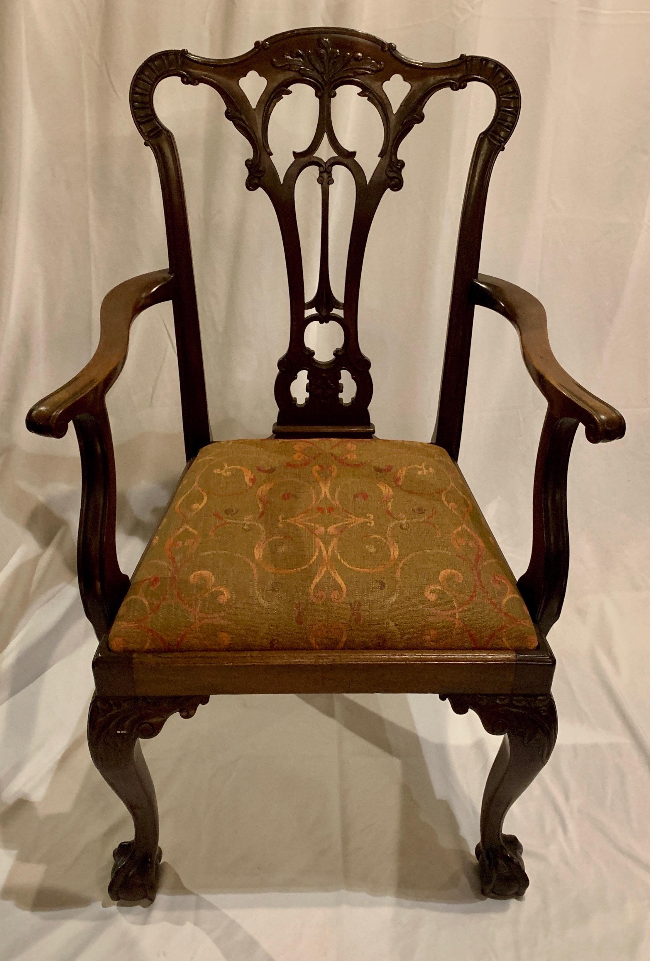 A fine example of English woodwork in this single armchair.
 