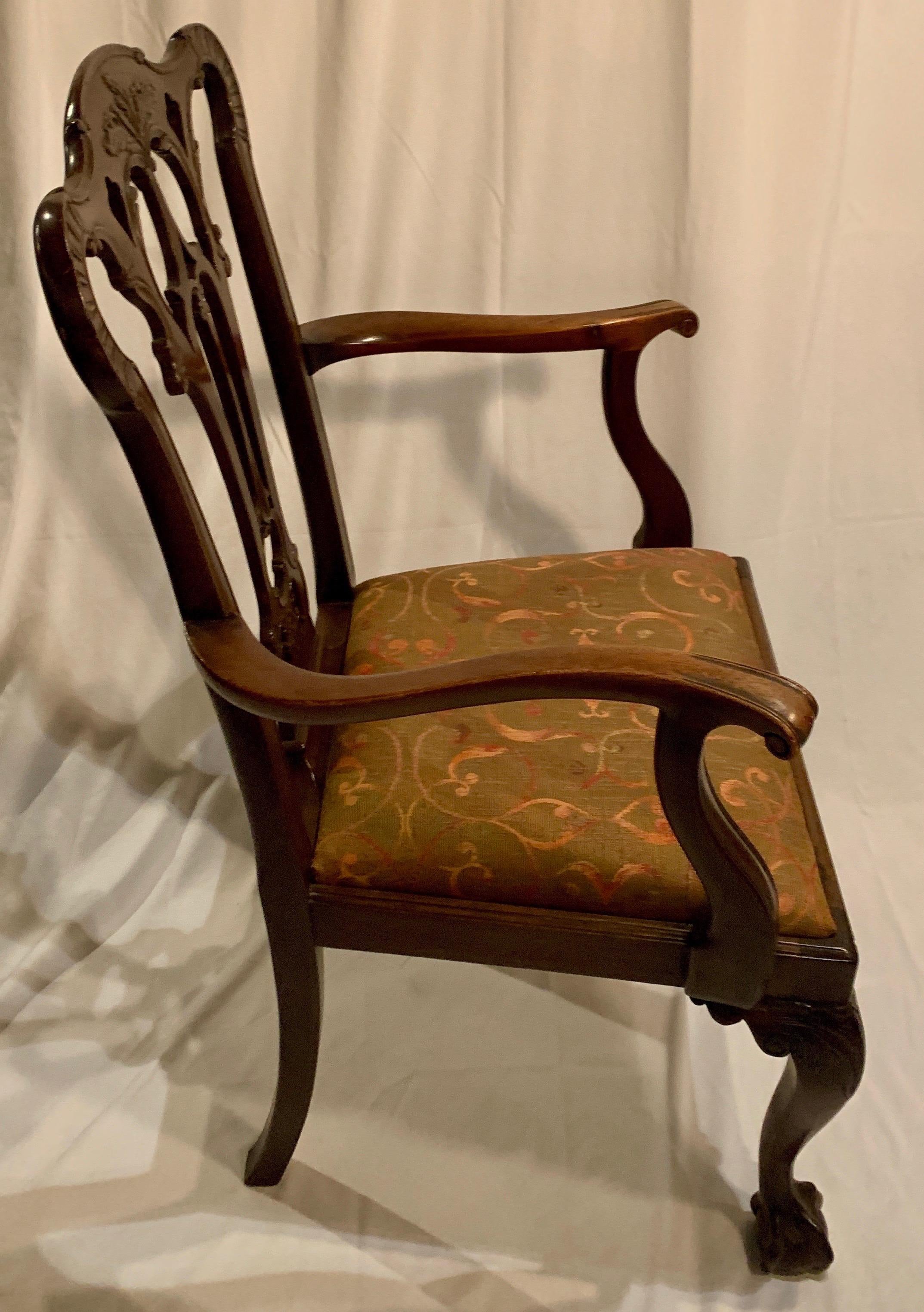 Antique English 19th Century Mahogany Carved Armchair For Sale 1