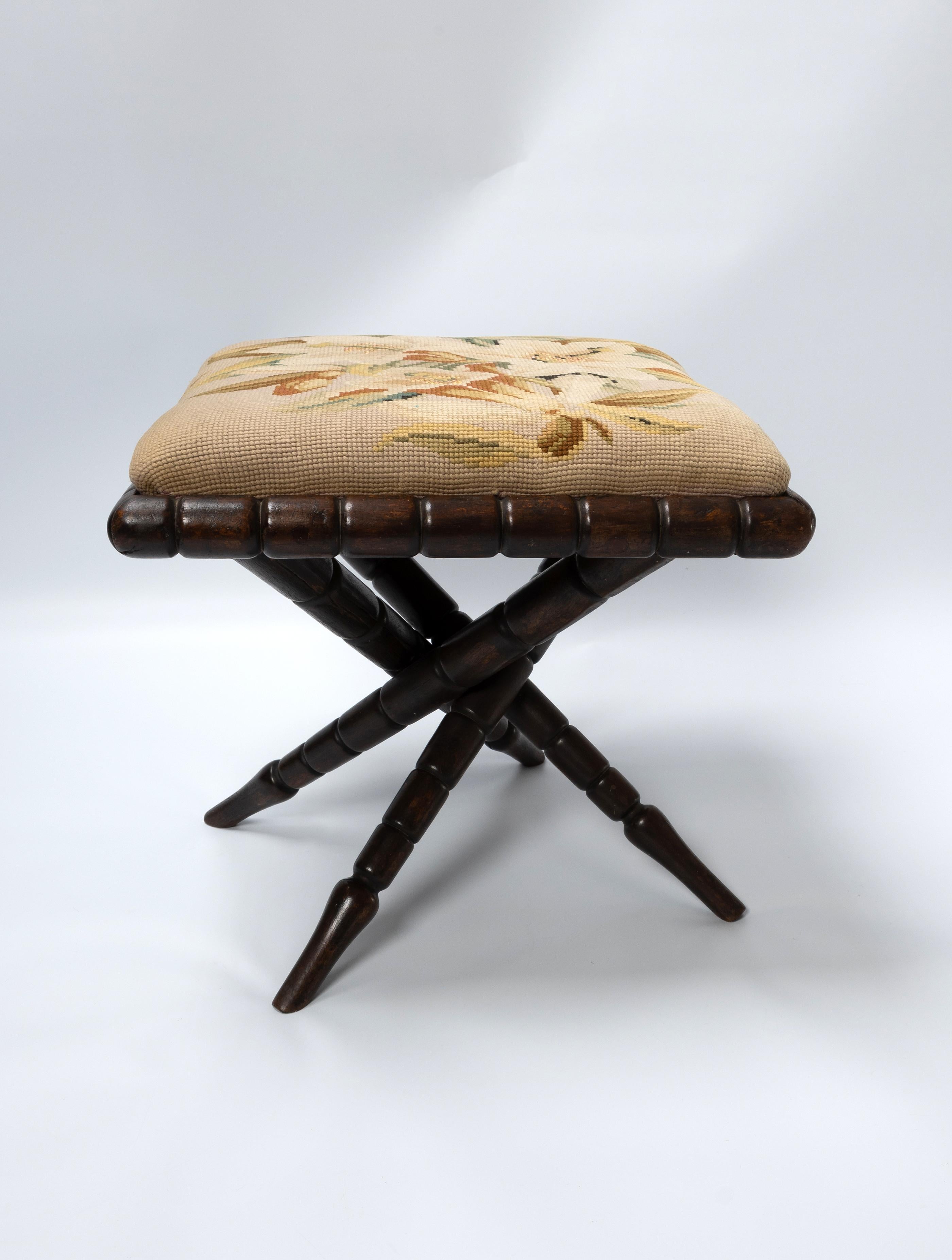 Antique tabouret Bobbin anglais du 19ème siècle à l'aiguille C.1880 en vente 3