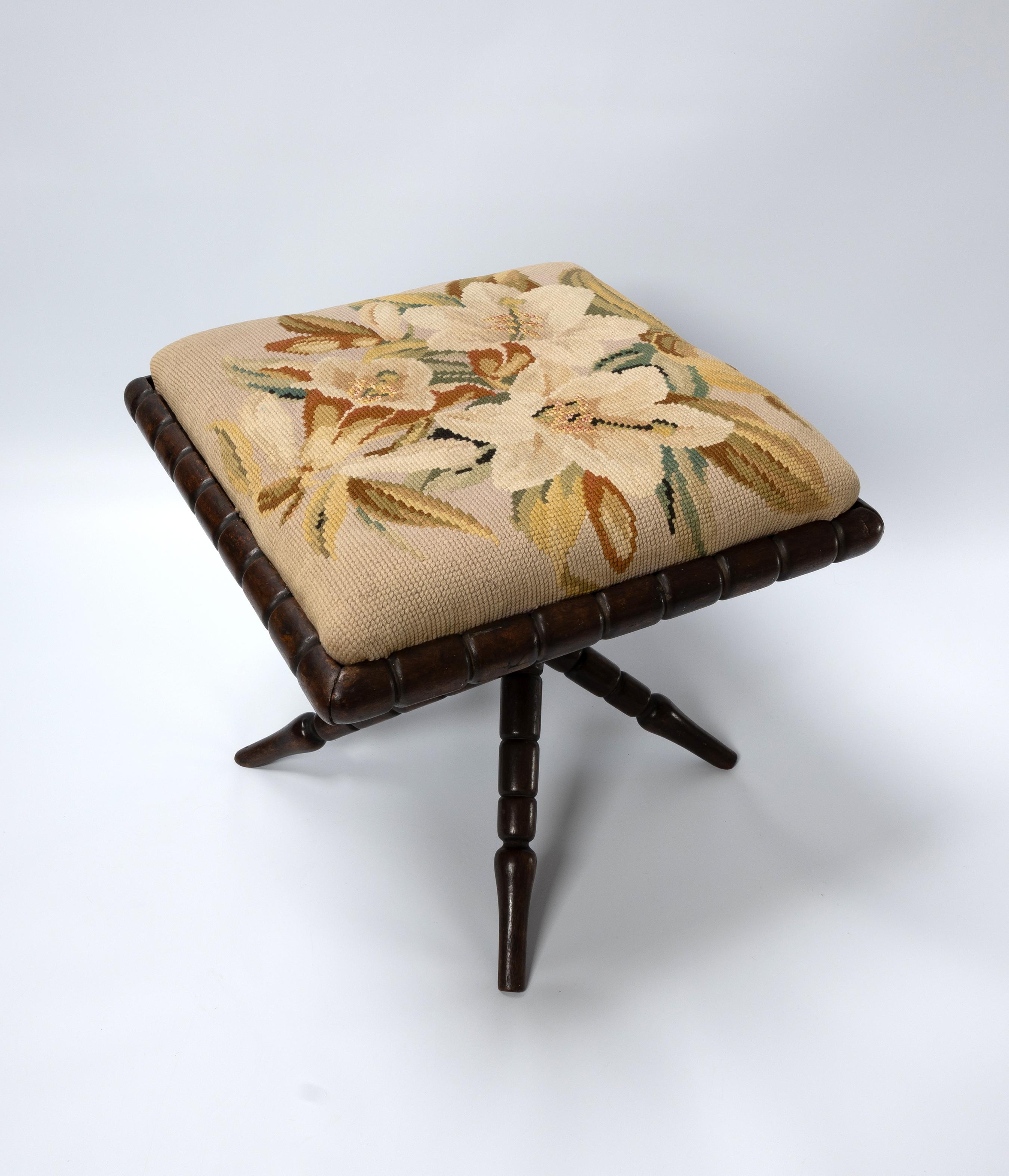 Anglais Antique tabouret Bobbin anglais du 19ème siècle à l'aiguille C.1880 en vente