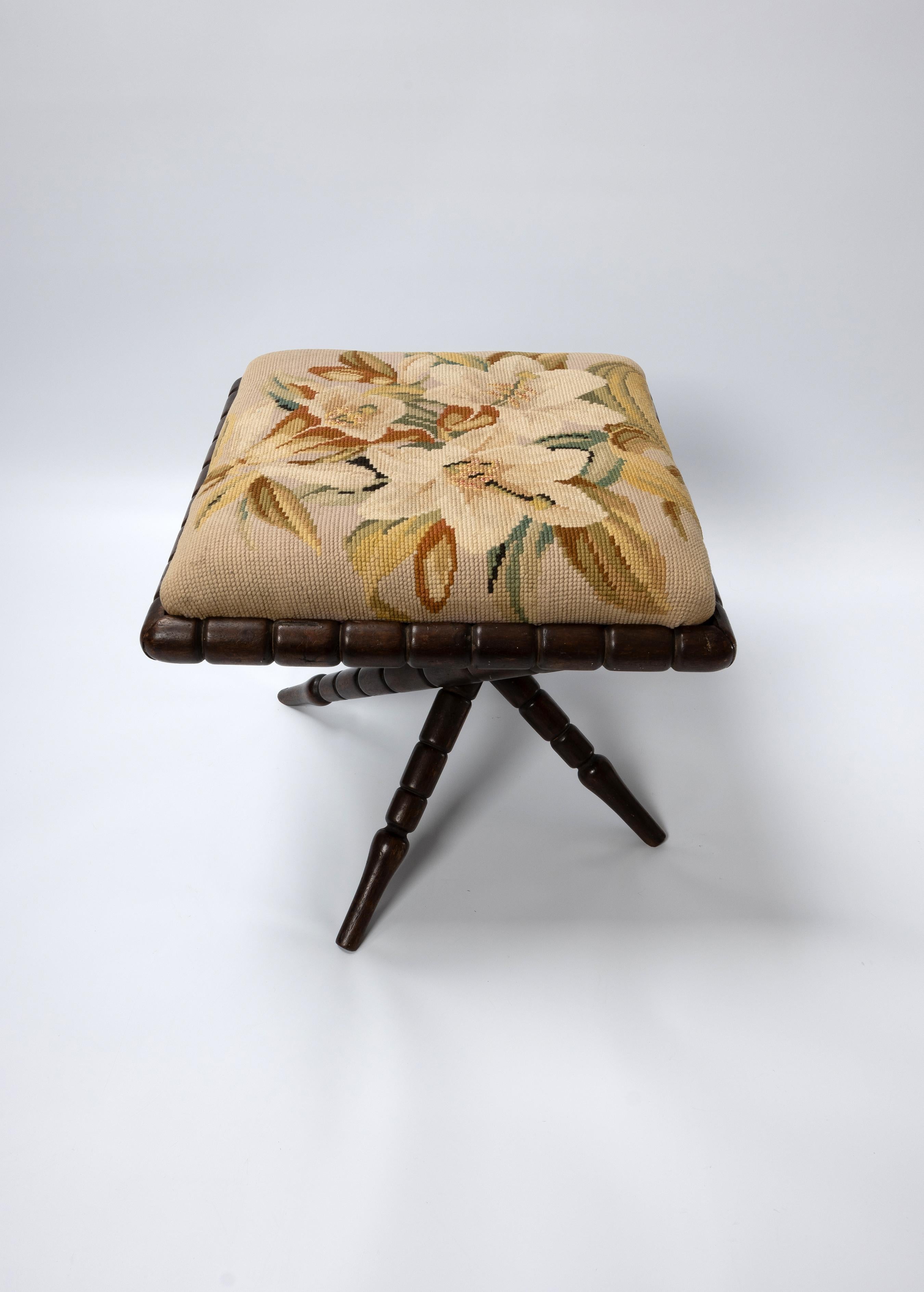 Antique tabouret Bobbin anglais du 19ème siècle à l'aiguille C.1880 Bon état - En vente à London, GB